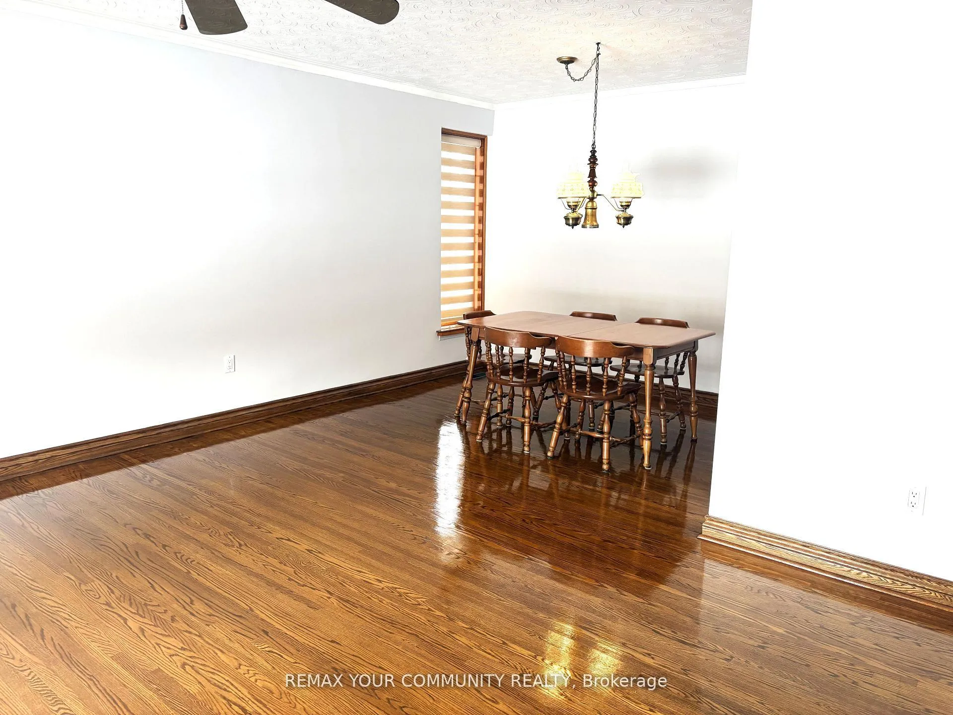 Photo 6 of 24 Lancer Drive, Vaughan, Maple — HOMEH