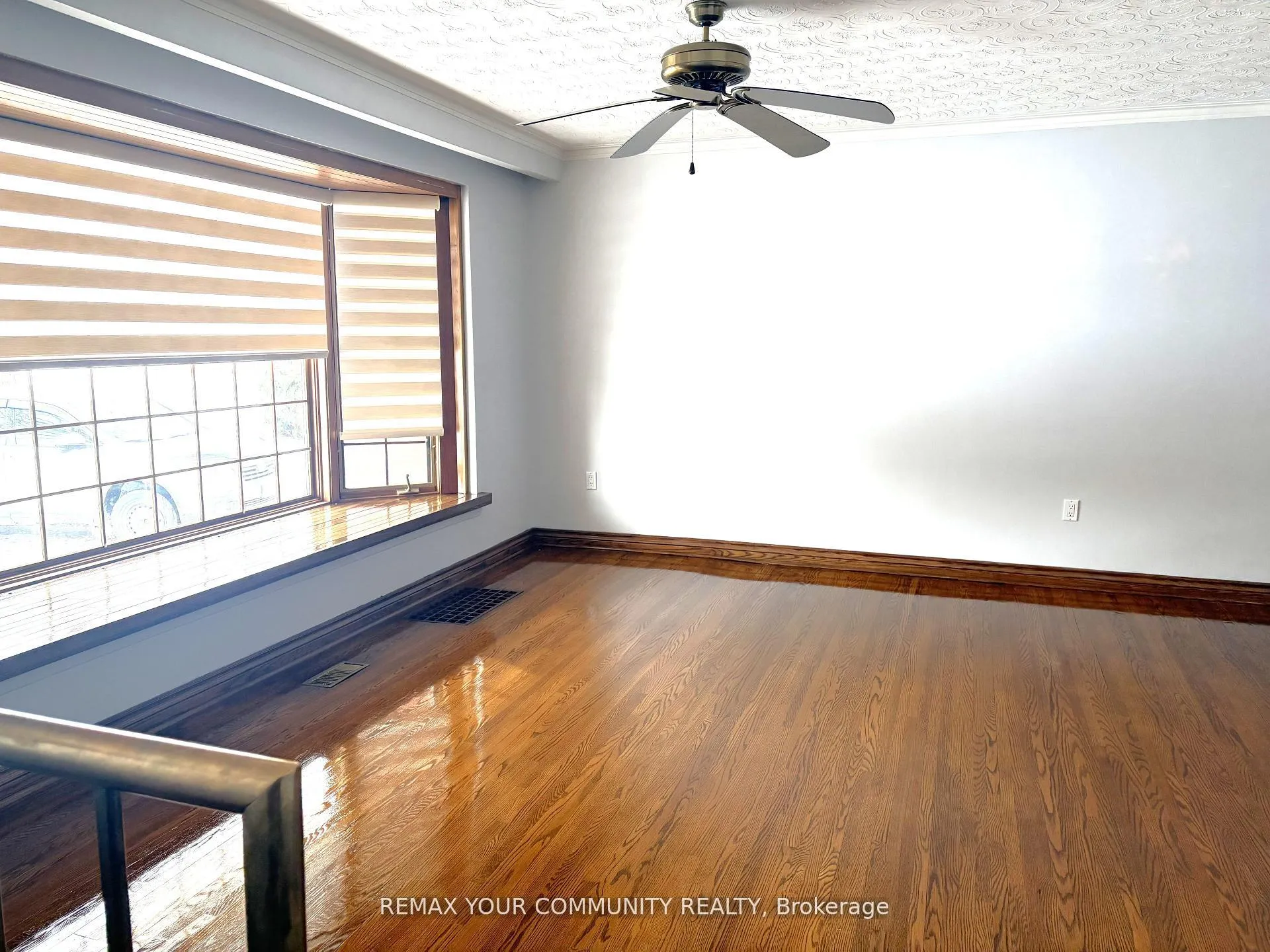 Photo 7 of 24 Lancer Drive, Vaughan, Maple — HOMEH