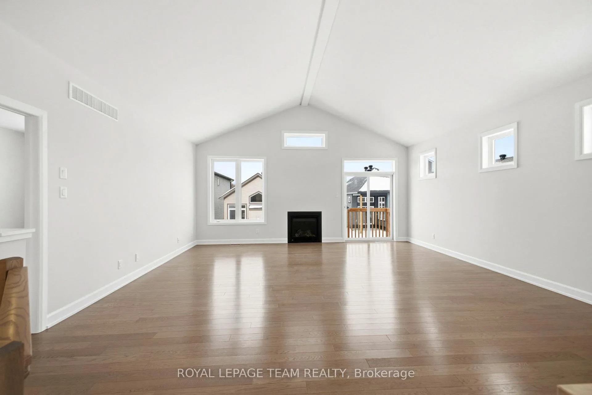 Photo 4 of 537 Swinley Crescent, Augusta, Augusta Twp — HOMEH