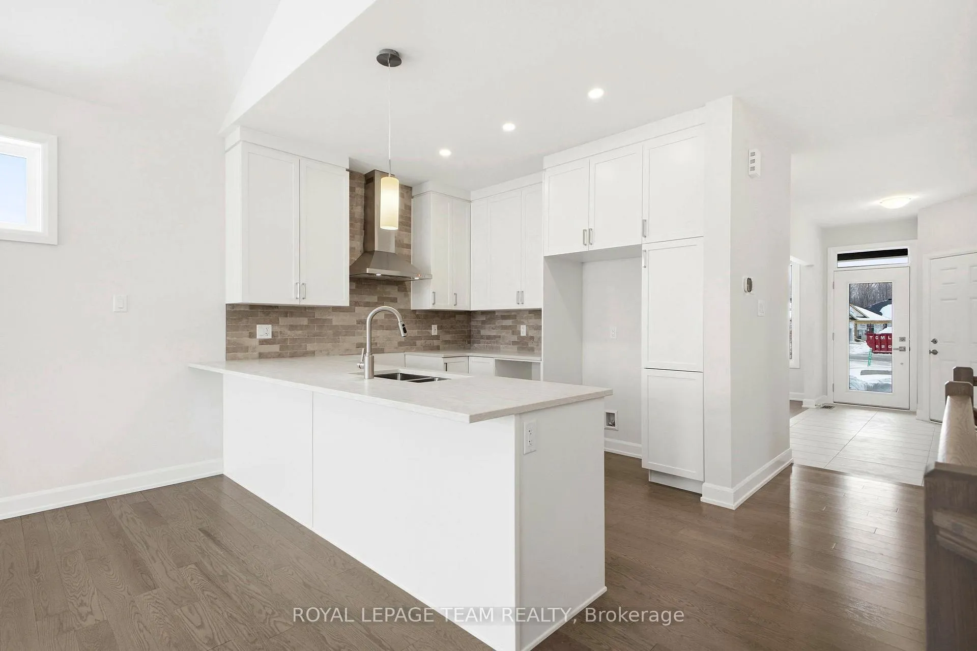 Photo 9 of 537 Swinley Crescent, Augusta, Augusta Twp — HOMEH