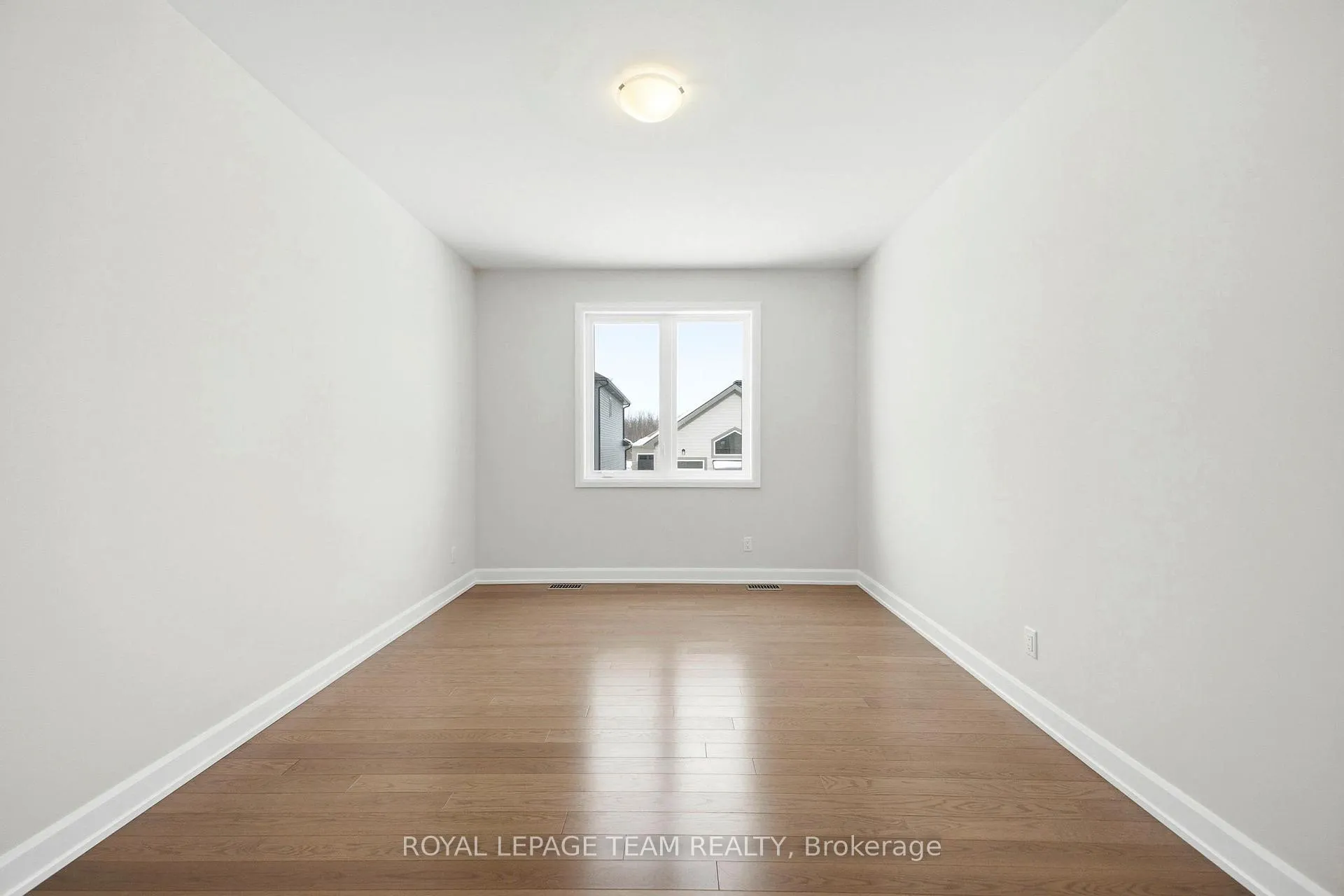 Photo 15 of 537 Swinley Crescent, Augusta, Augusta Twp — HOMEH