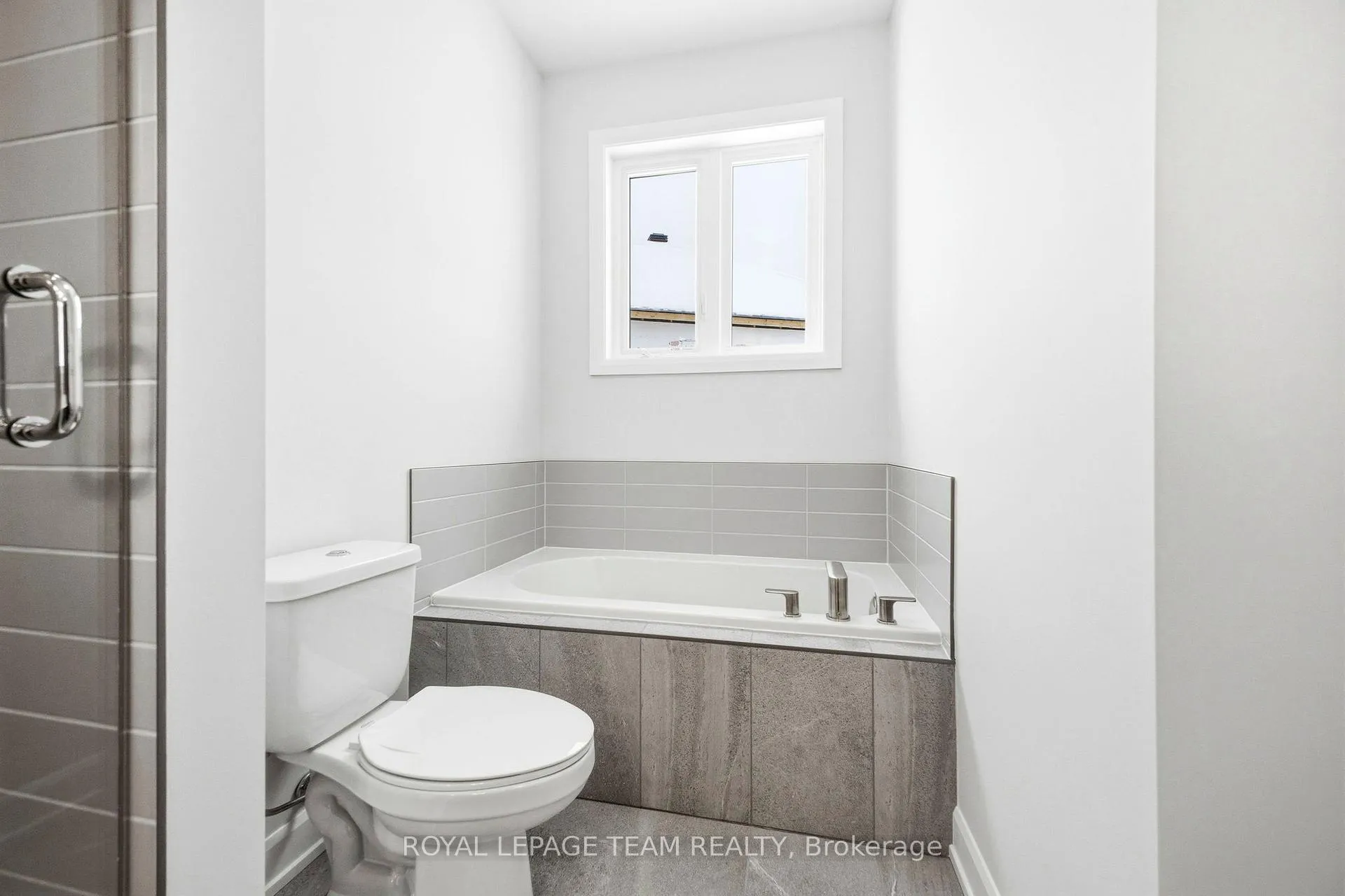 Photo 19 of 537 Swinley Crescent, Augusta, Augusta Twp — HOMEH