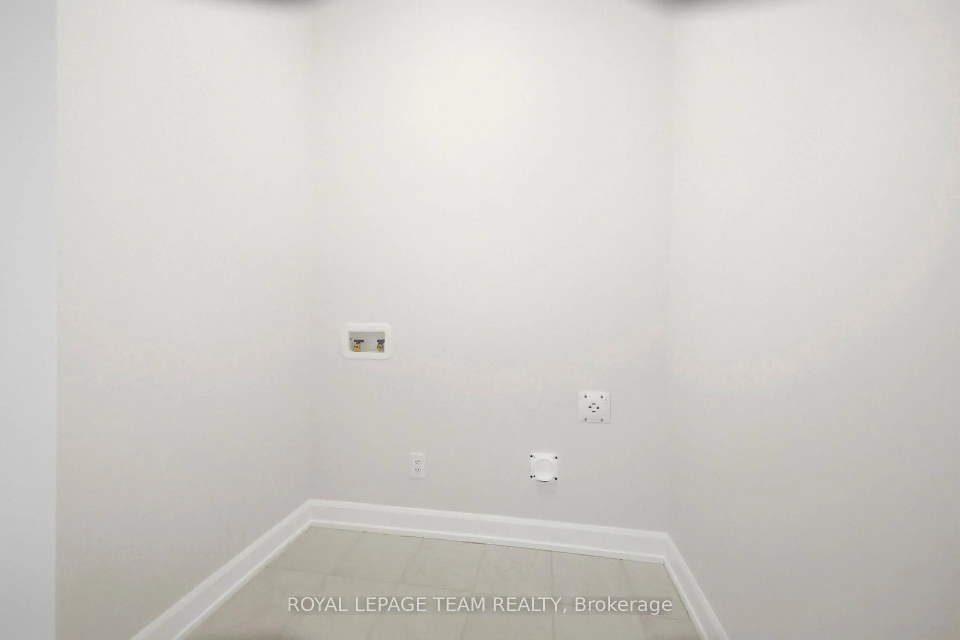 Photo 28 of 537 Swinley Crescent, Augusta, Augusta Twp — HOMEH