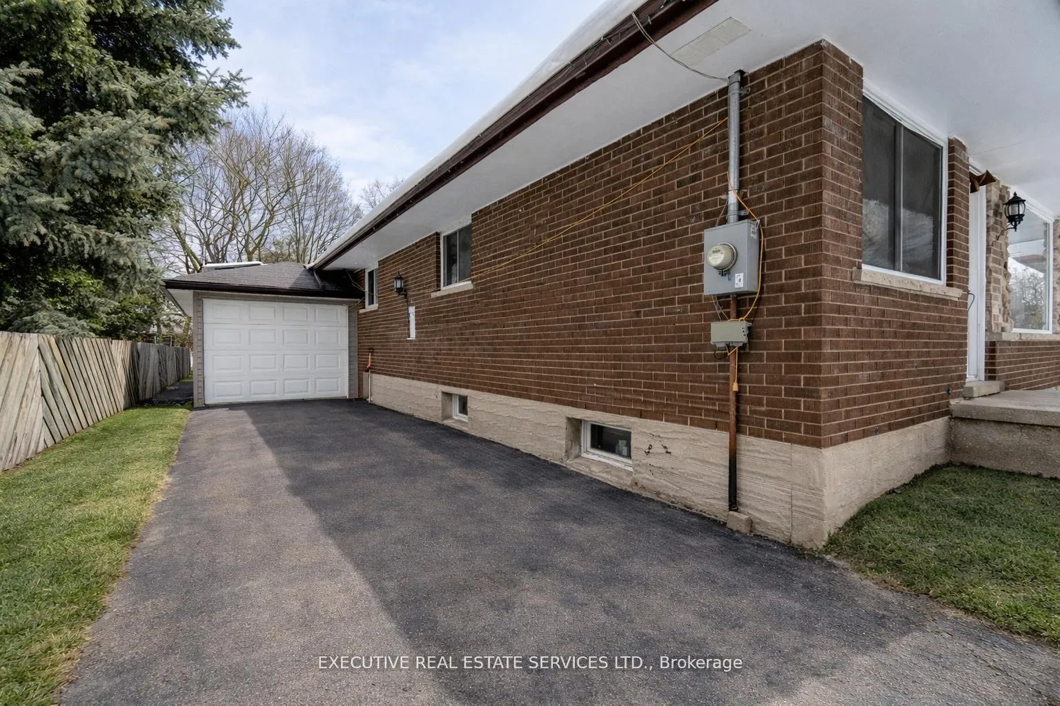 Photo 3 of 268 Ross Avenue, Kitchener, Stanley Park — HOMEH
