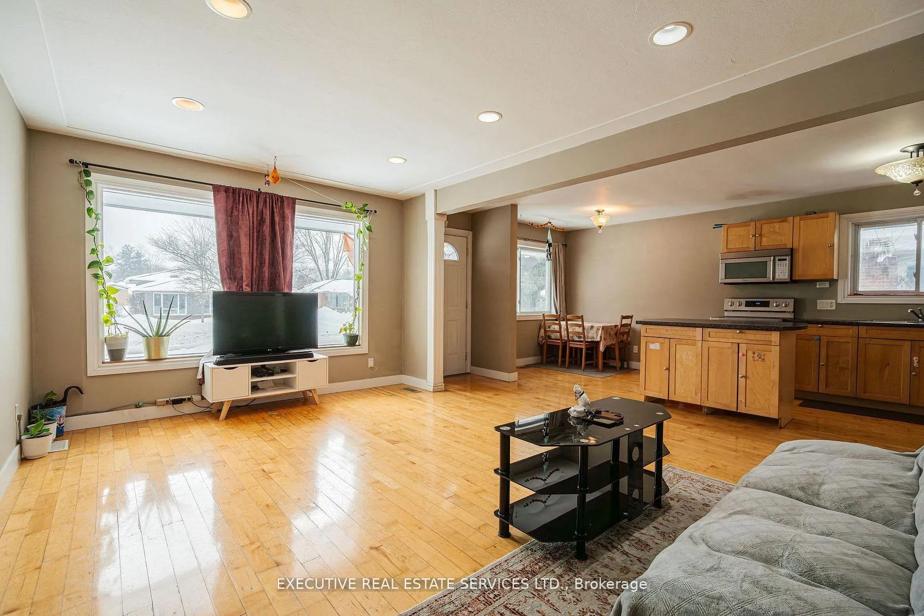 Photo 9 of 268 Ross Avenue, Kitchener, Stanley Park — HOMEH