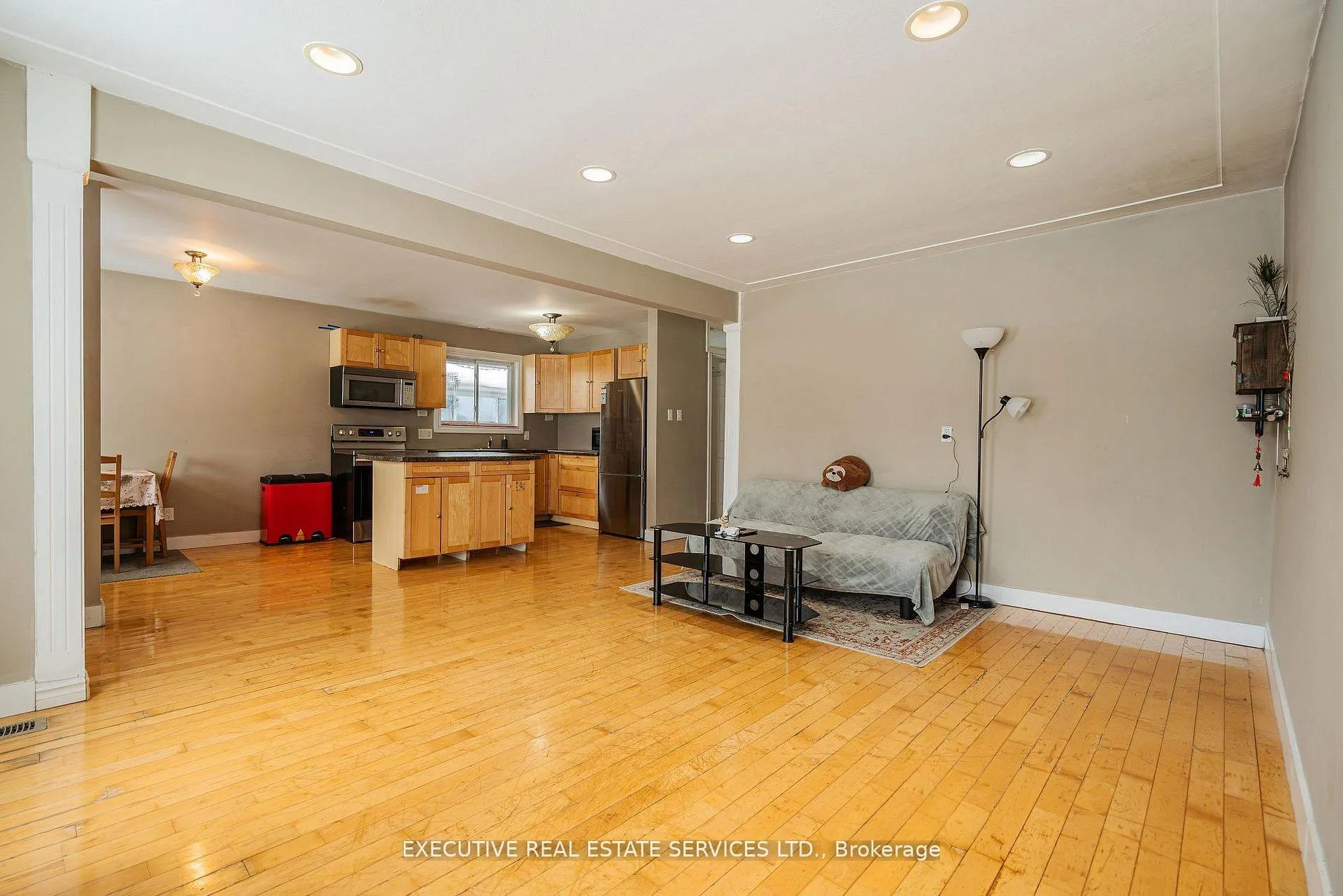Photo 10 of 268 Ross Avenue, Kitchener, Stanley Park — HOMEH