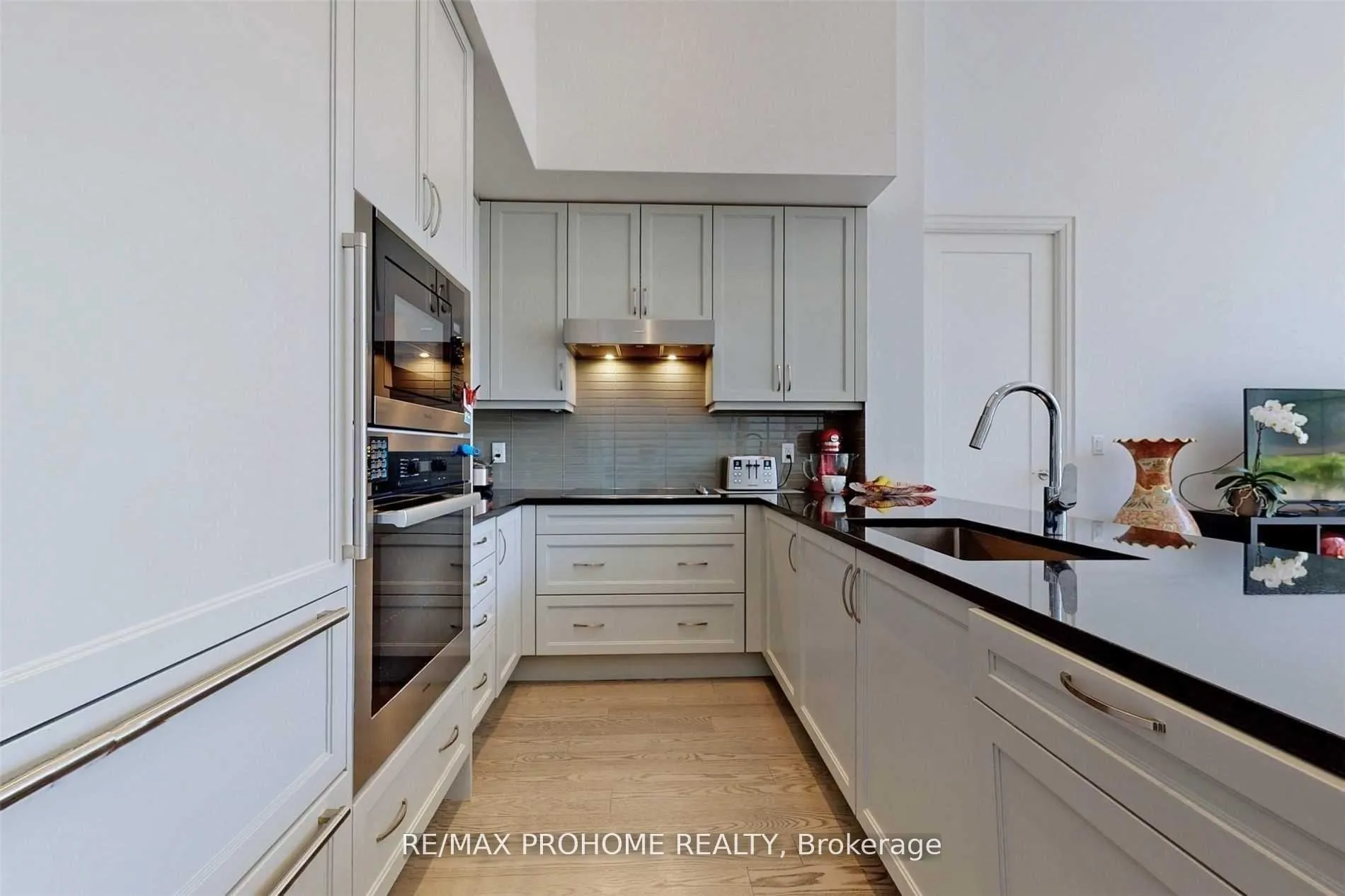 Photo 4 of Unit 108, 20 Fred Varley Drive, Markham, Unionville — HOMEH