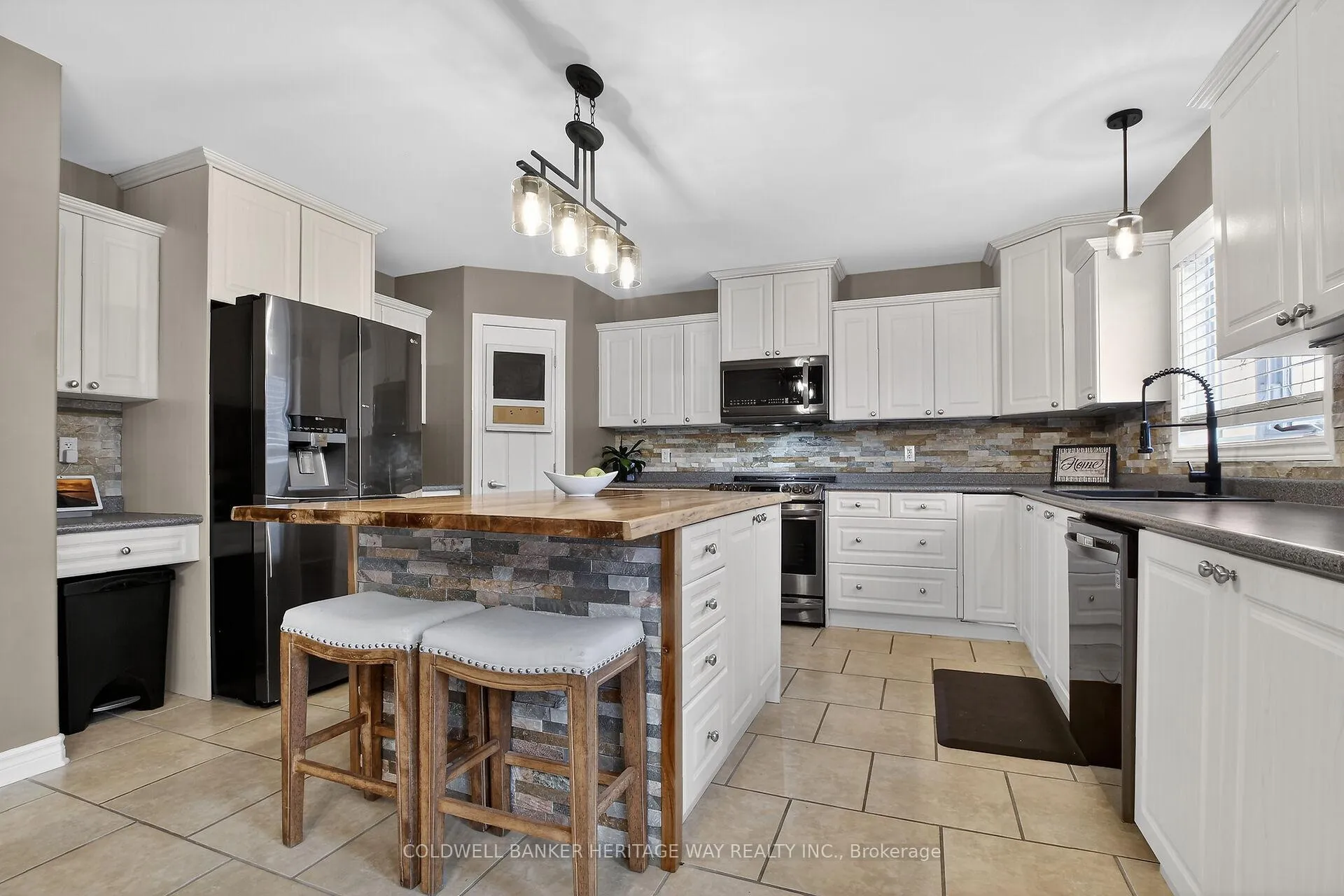 Photo 10 of 103 Sinclair Avenue, Carleton Place — HOMEH