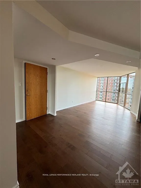 Photo 6 of Unit 1010, 2760 Carousel Crescent, Ottawa, Emerald Woods/Sawmill Creek — HOMEH