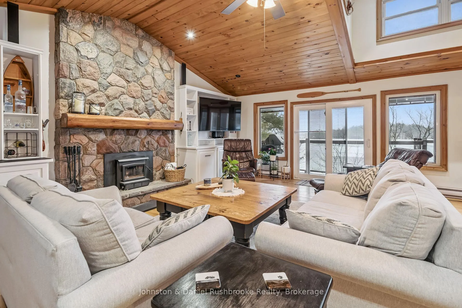 Photo 2 of 1051 Evanswood Drive, Gravenhurst, Wood (Gravenhurst) — HOMEH