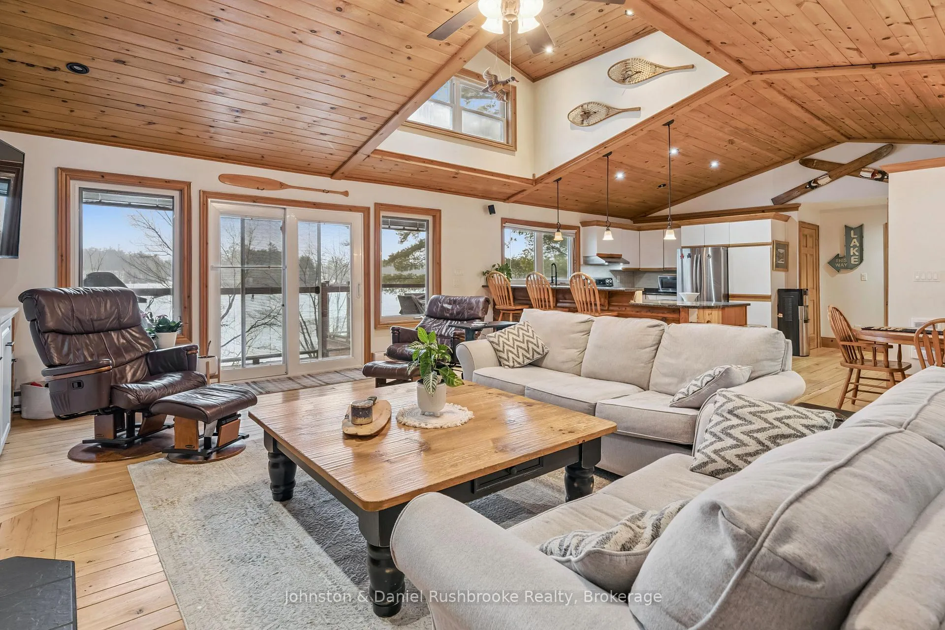 Photo 3 of 1051 Evanswood Drive, Gravenhurst, Wood (Gravenhurst) — HOMEH