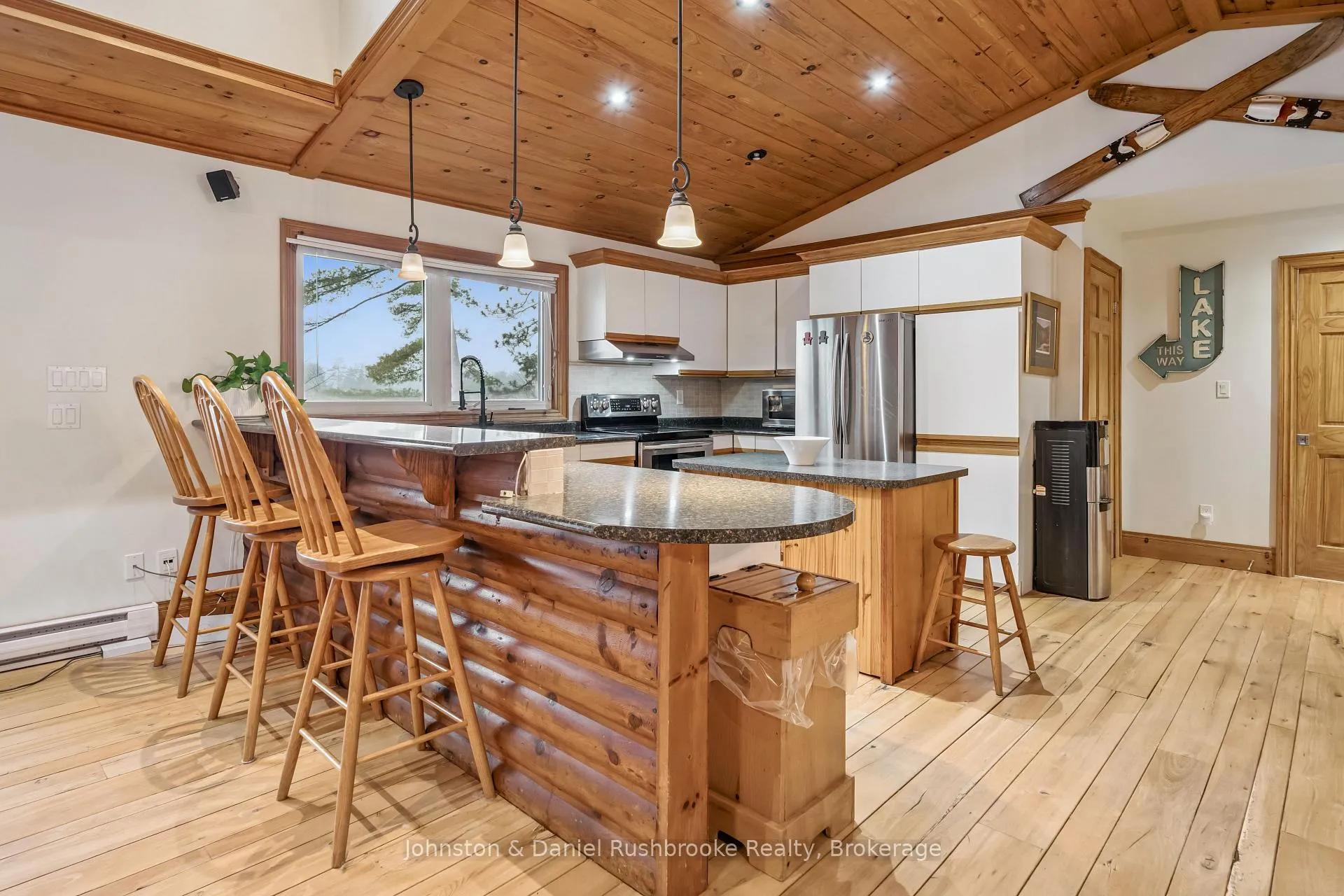 Photo 8 of 1051 Evanswood Drive, Gravenhurst, Wood (Gravenhurst) — HOMEH