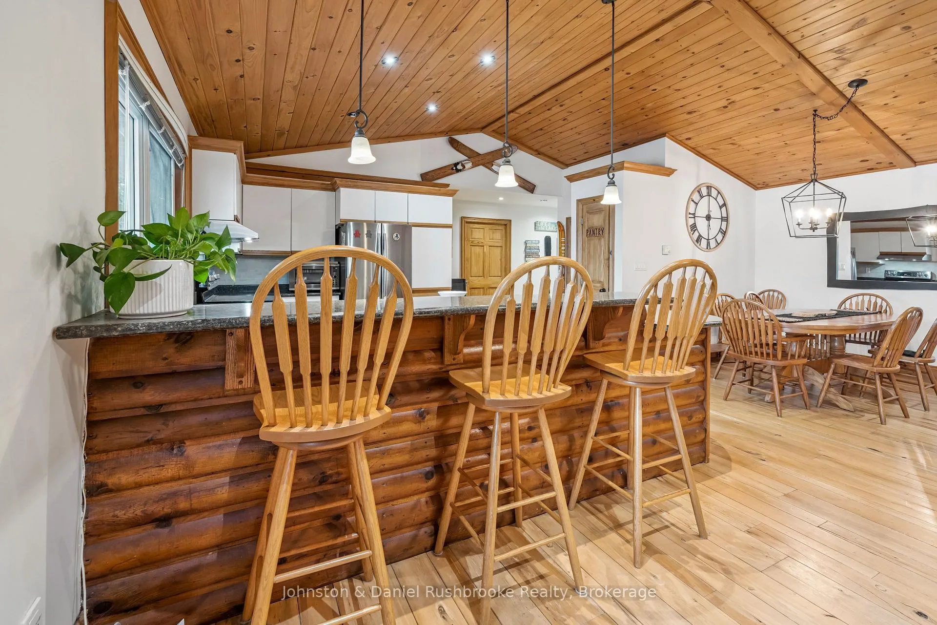 Photo 9 of 1051 Evanswood Drive, Gravenhurst, Wood (Gravenhurst) — HOMEH