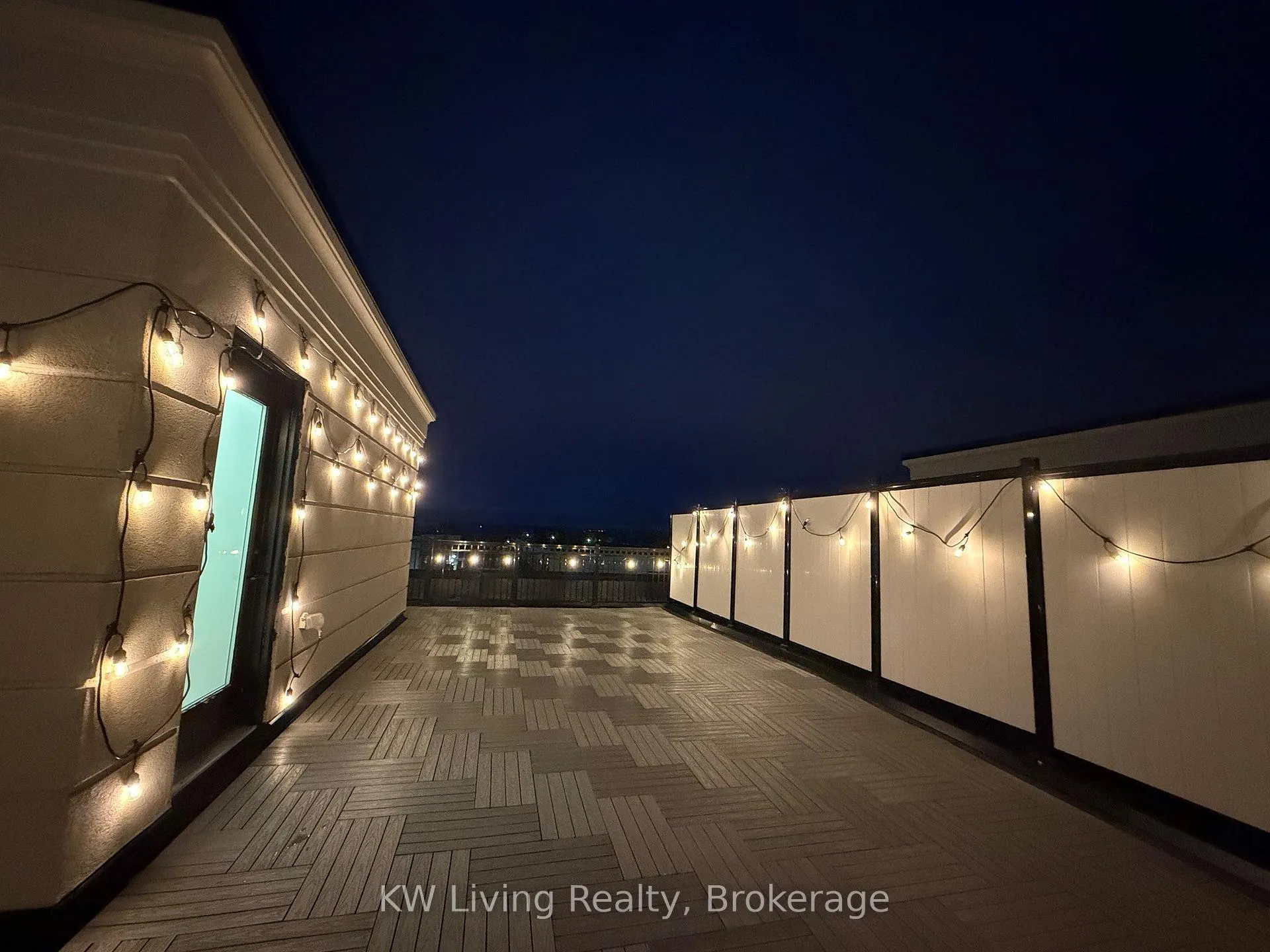 Photo 3 of 290 Buchanan Drive, Markham, Unionville — HOMEH