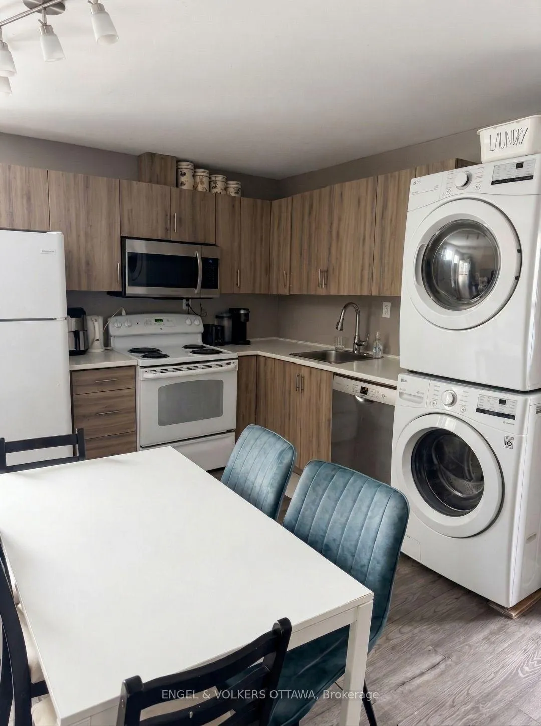 Photo 2 of Unit 2, 535 Mcleod Street, Ottawa, Ottawa Centre — HOMEH