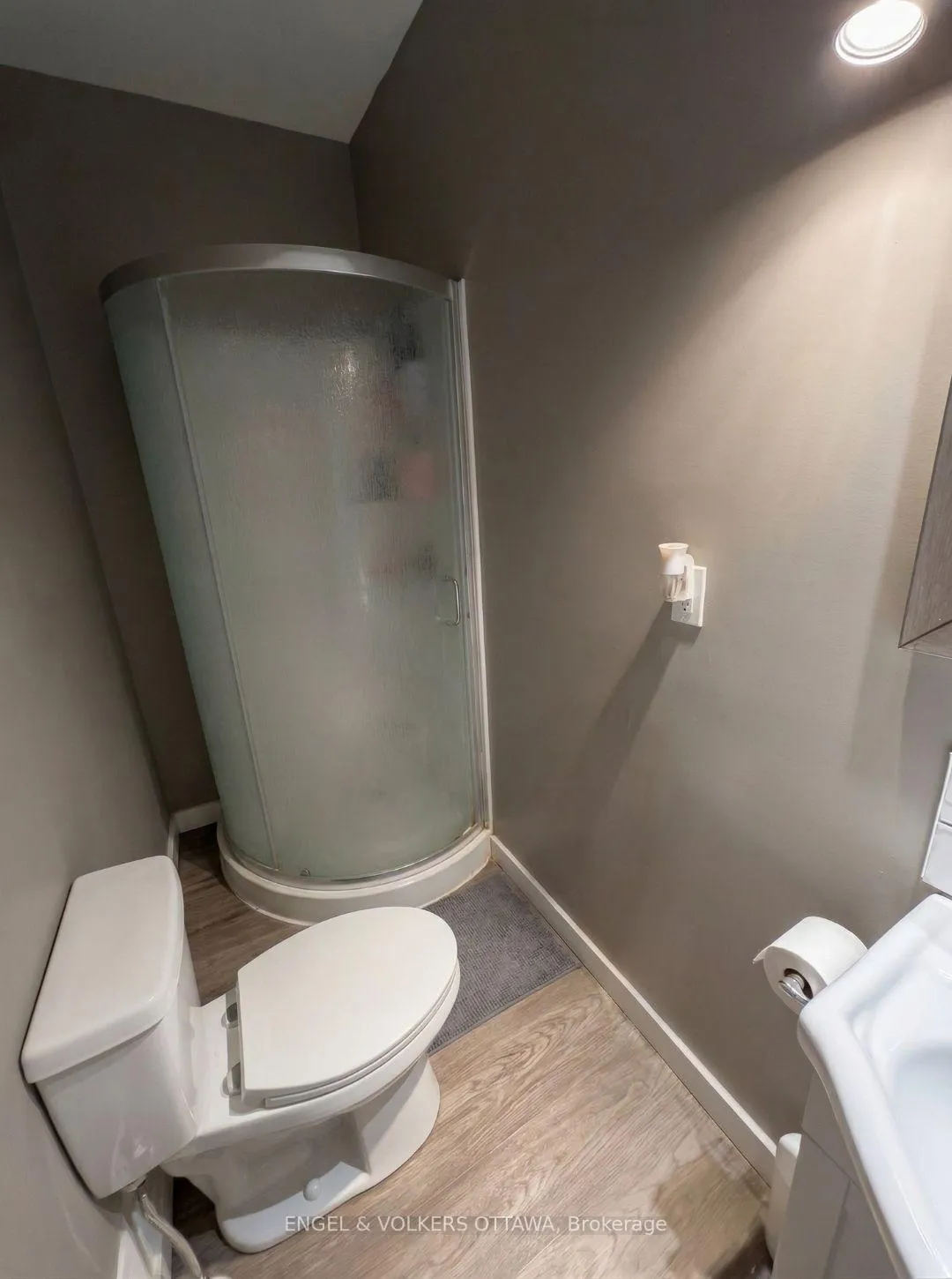 Photo 9 of Unit 2, 535 Mcleod Street, Ottawa, Ottawa Centre — HOMEH