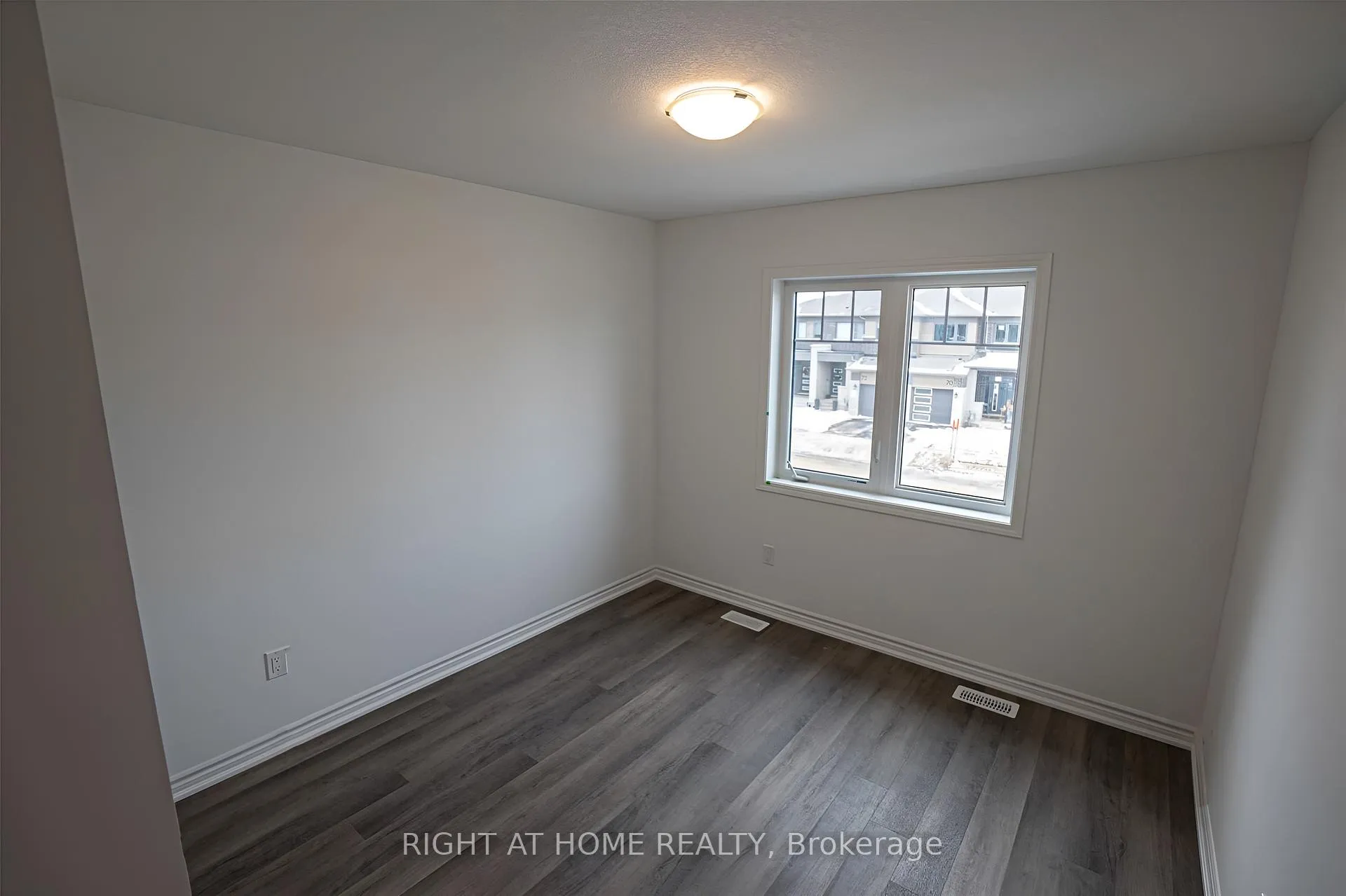 Photo 10 of 65 Forestwalk Street, Kitchener — HOMEH