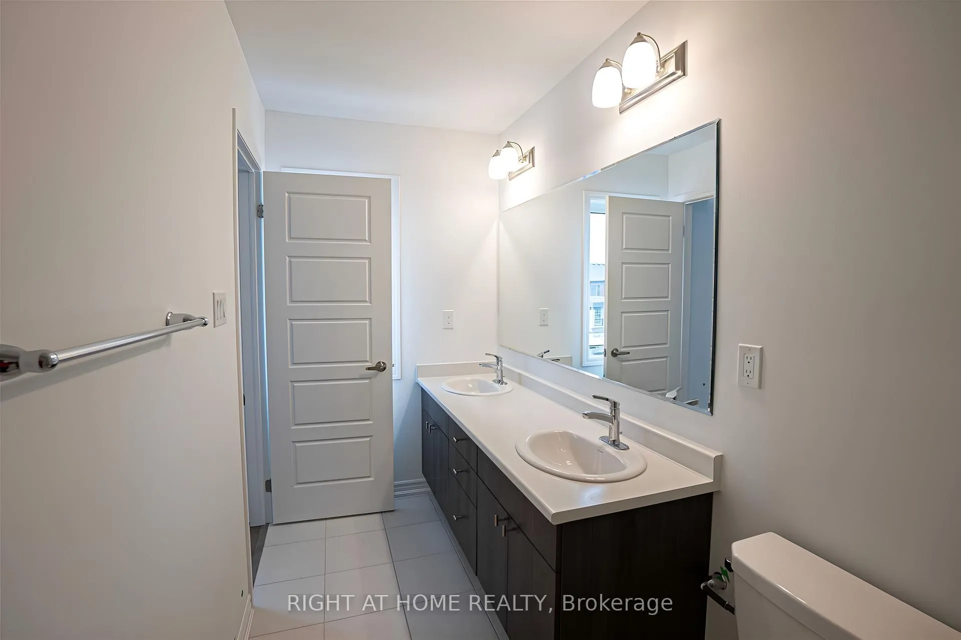 Photo 12 of 65 Forestwalk Street, Kitchener — HOMEH