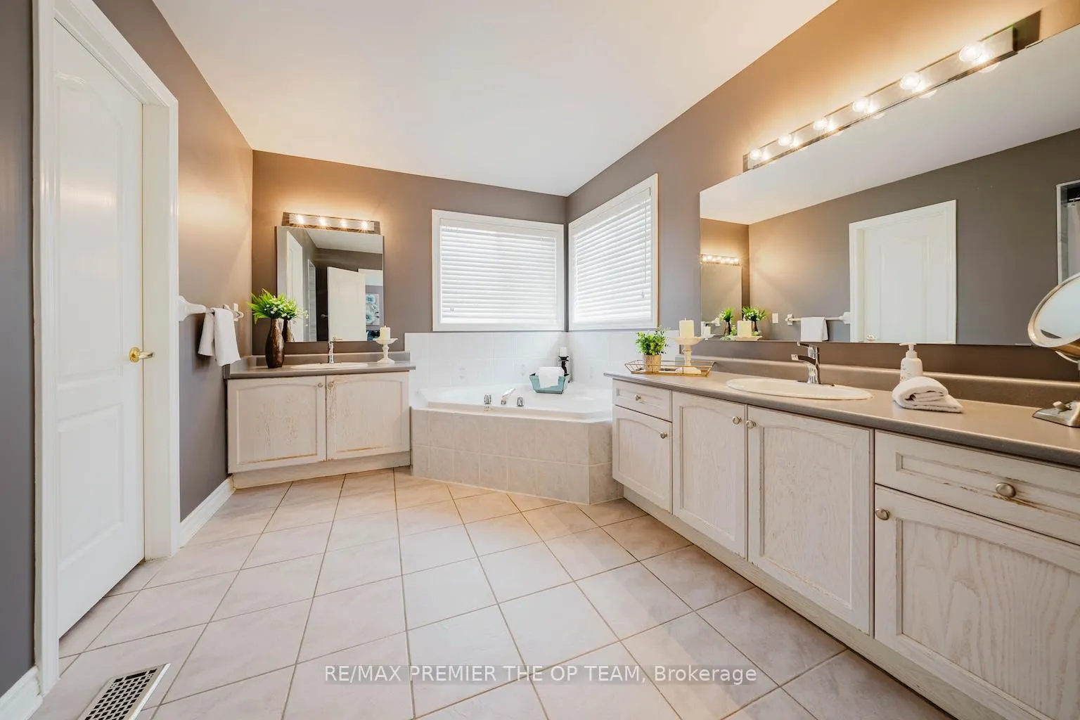 Photo 26 of 179 Lio Avenue, Vaughan, Sonoma Heights — HOMEH