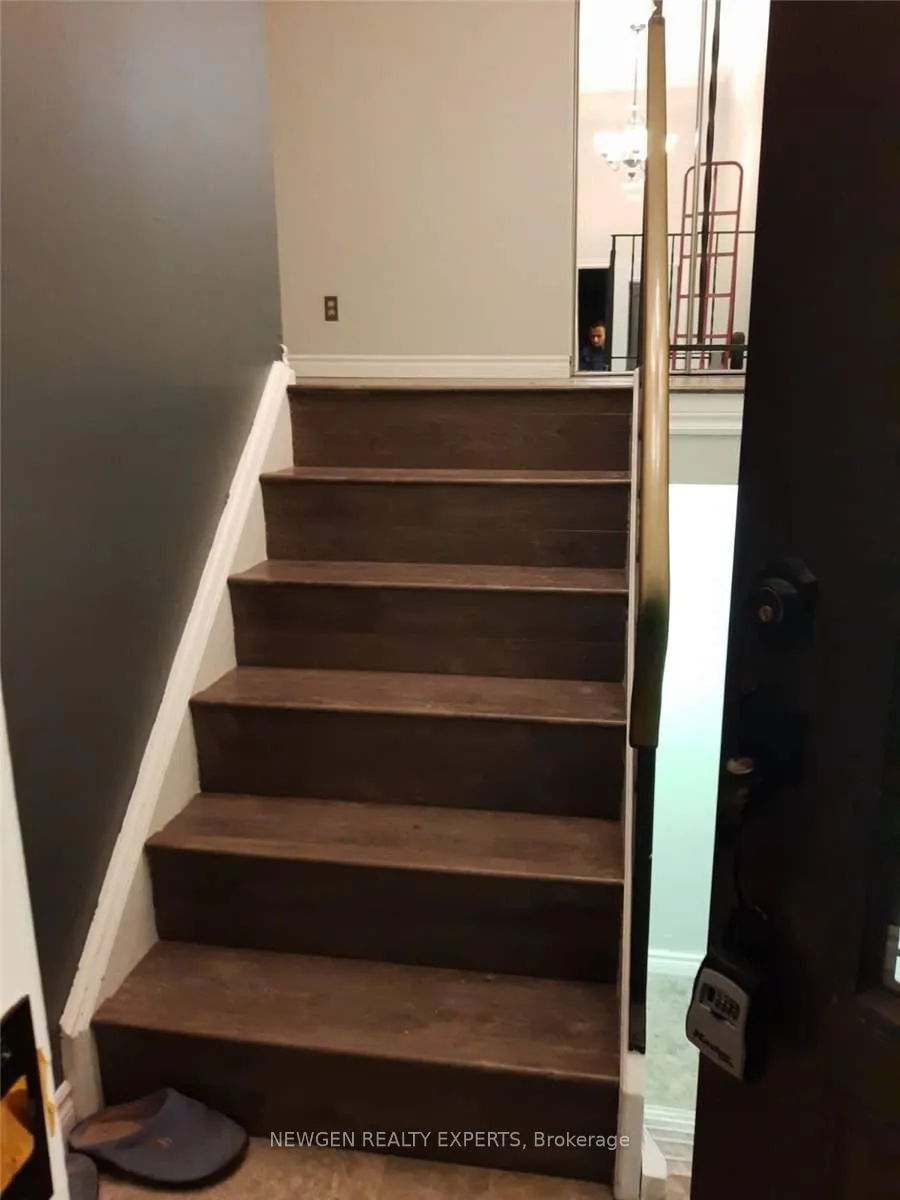 Photo 3 of 264 Laurentian Drive, Kitchener — HOMEH