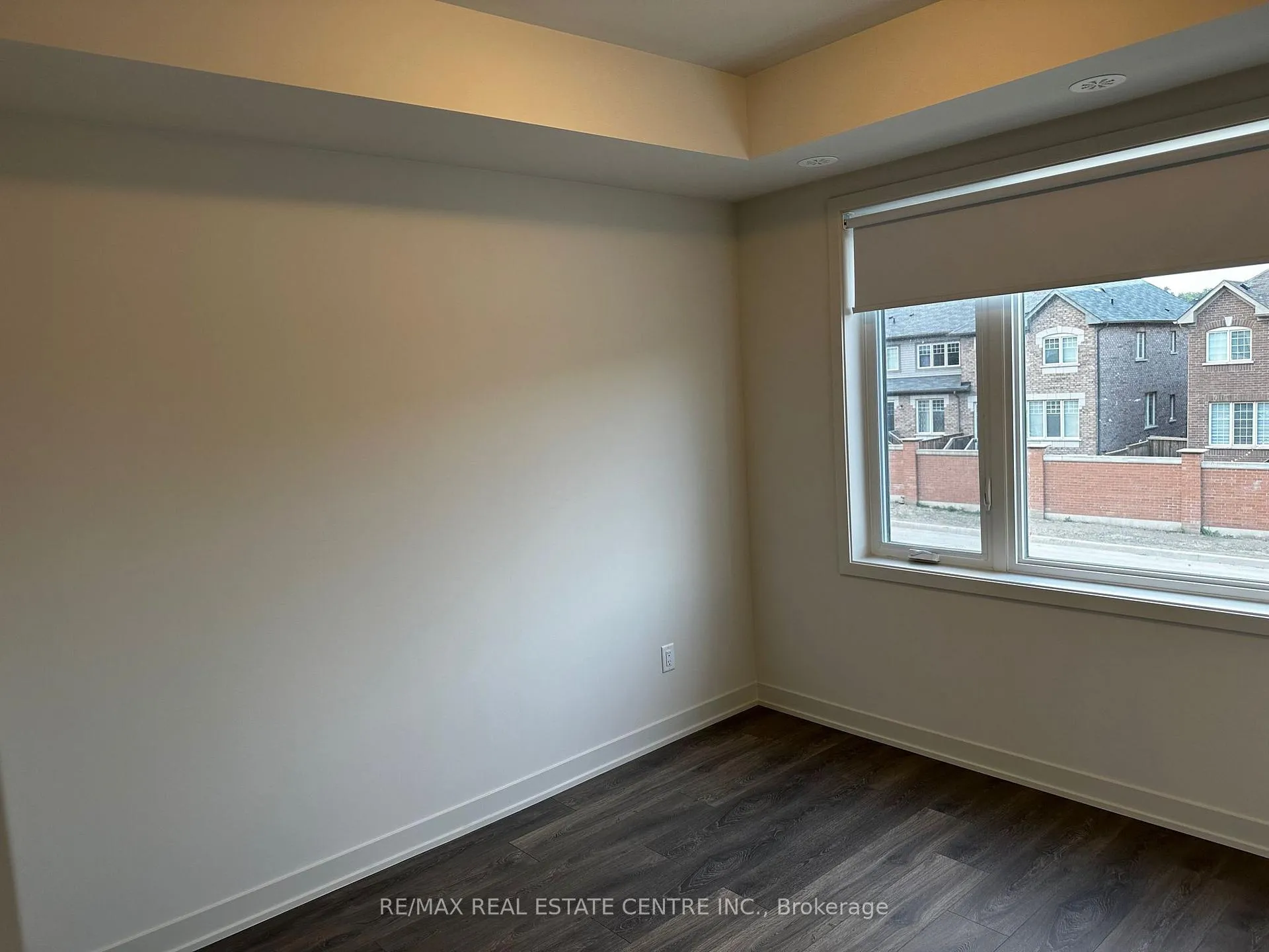 Photo 3 of Unit 204, 58 Sky Harbour Drive, Brampton, Bram West — HOMEH