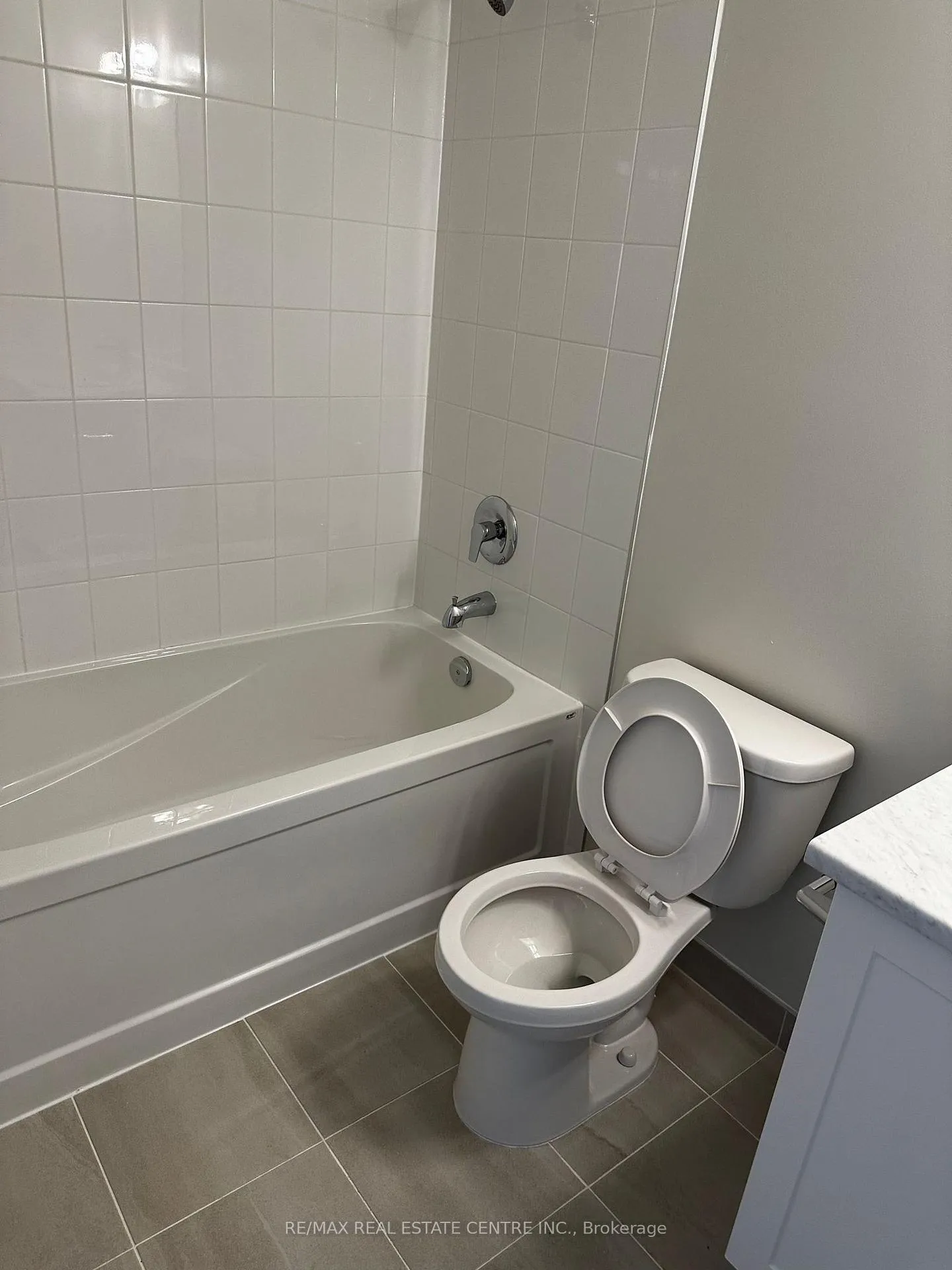 Photo 6 of Unit 204, 58 Sky Harbour Drive, Brampton, Bram West — HOMEH