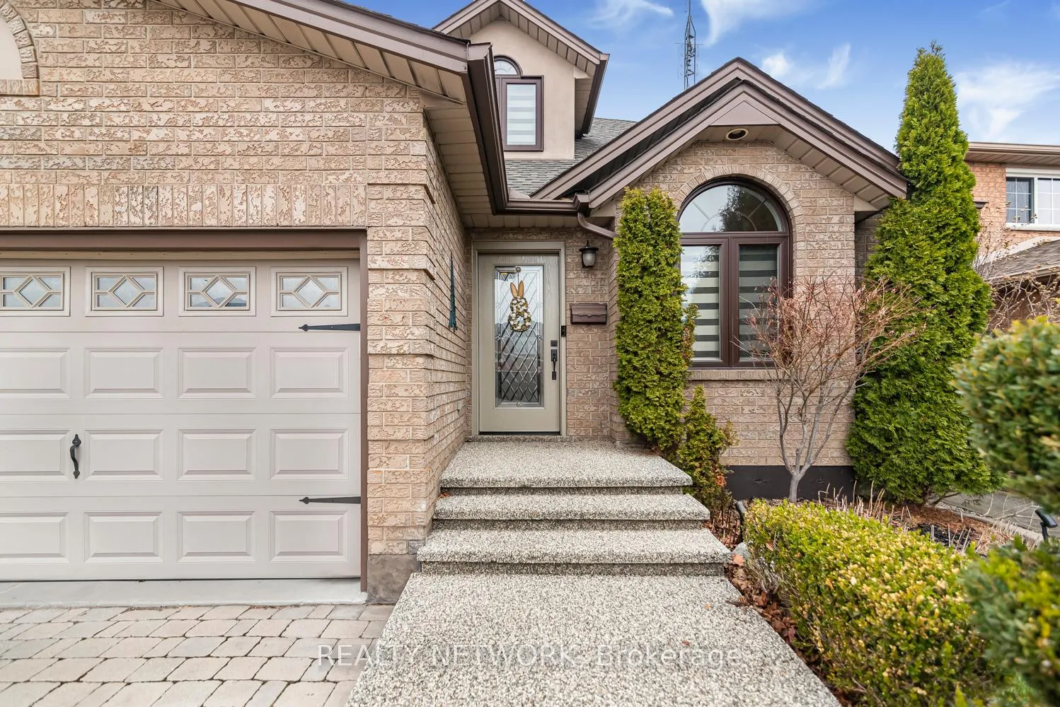 Photo 2 of 40 Artistic Boulevard, Hamilton, Lisgar — HOMEH