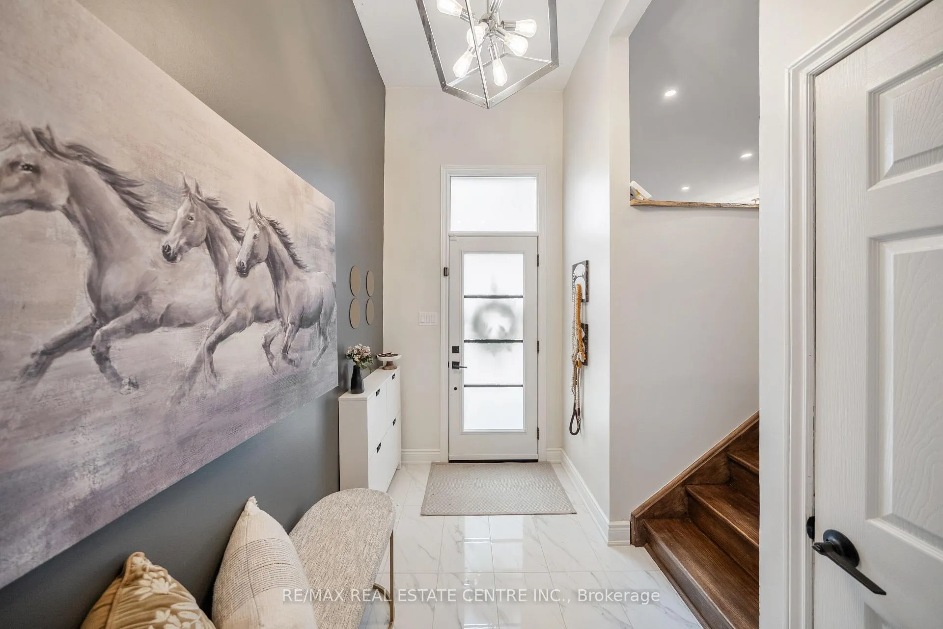 Photo 4 of 326 Whitehead Crescent, Caledon, Bolton North — HOMEH
