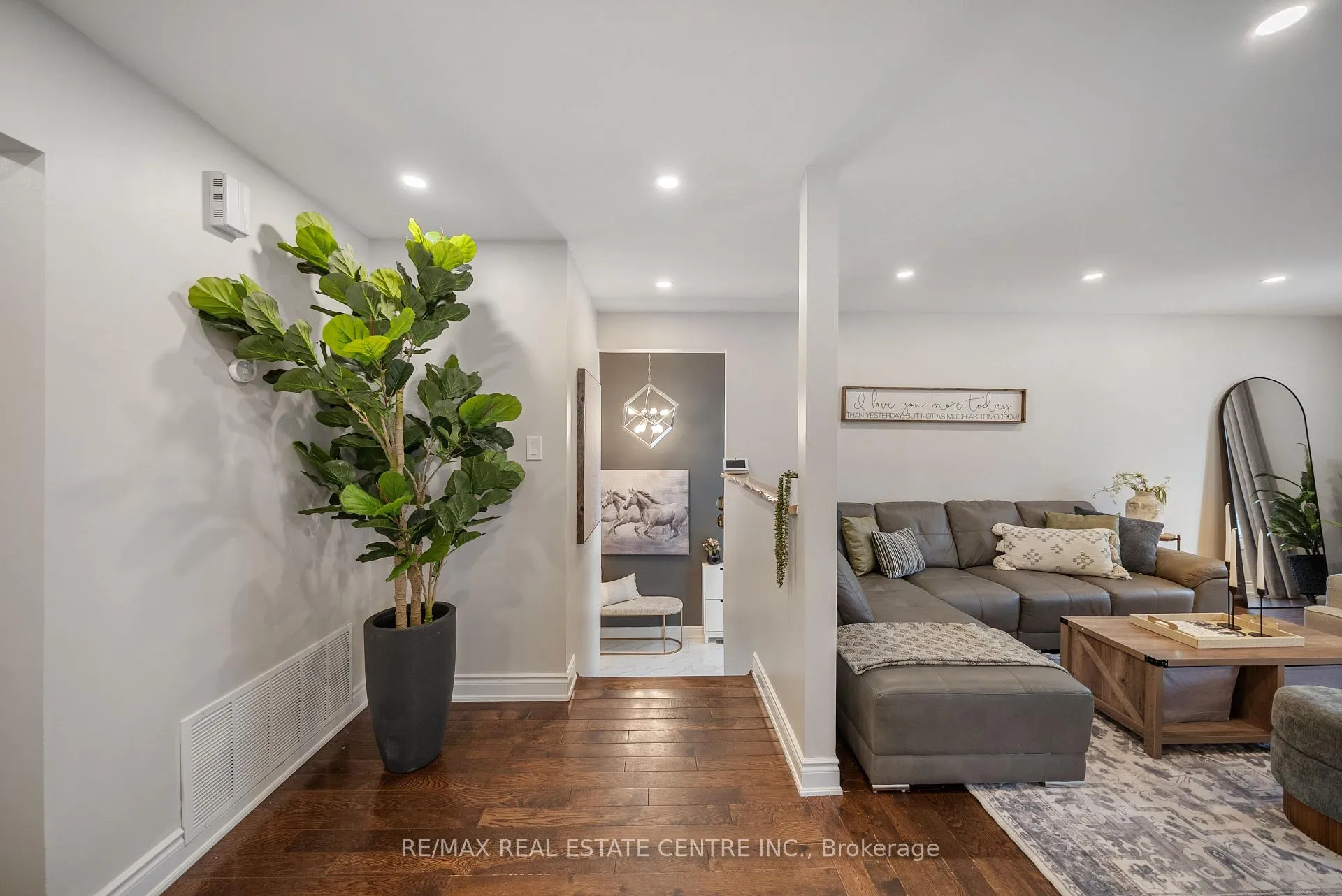 Photo 8 of 326 Whitehead Crescent, Caledon, Bolton North — HOMEH