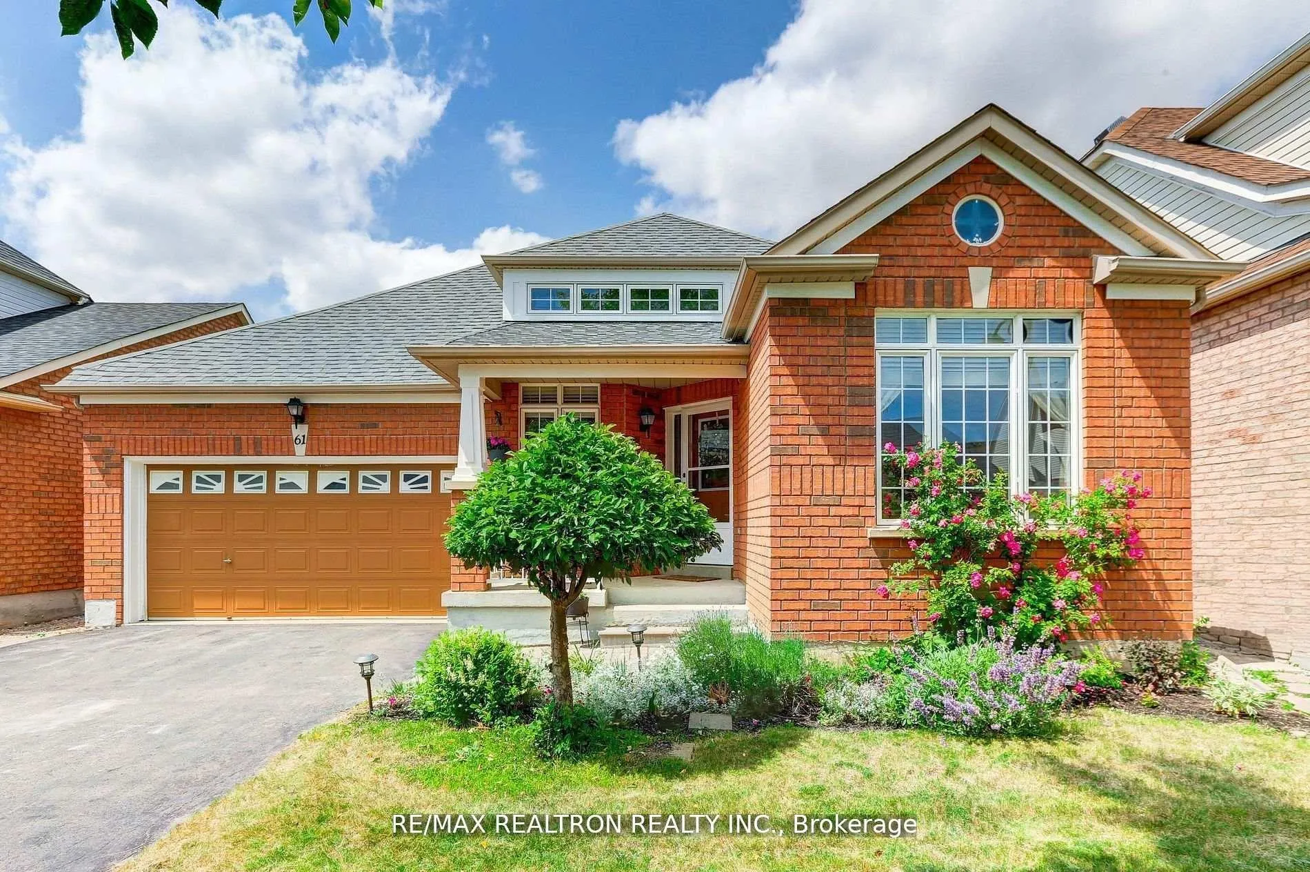 Photo 2 of 61 Manorwood Drive, Markham, Berczy — HOMEH
