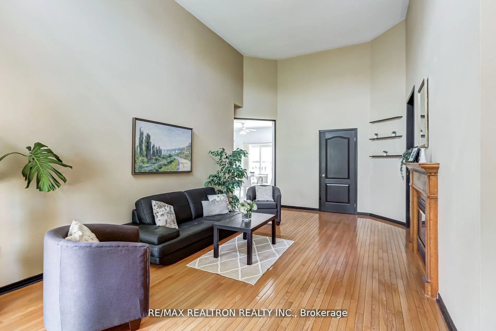 Photo 3 of 61 Manorwood Drive, Markham, Berczy — HOMEH