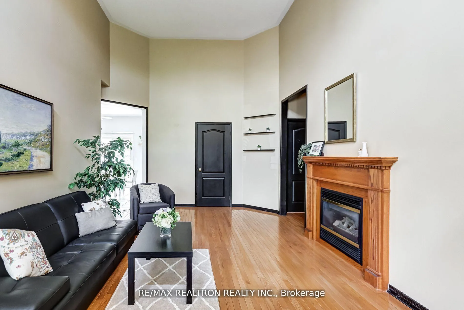 Photo 4 of 61 Manorwood Drive, Markham, Berczy — HOMEH