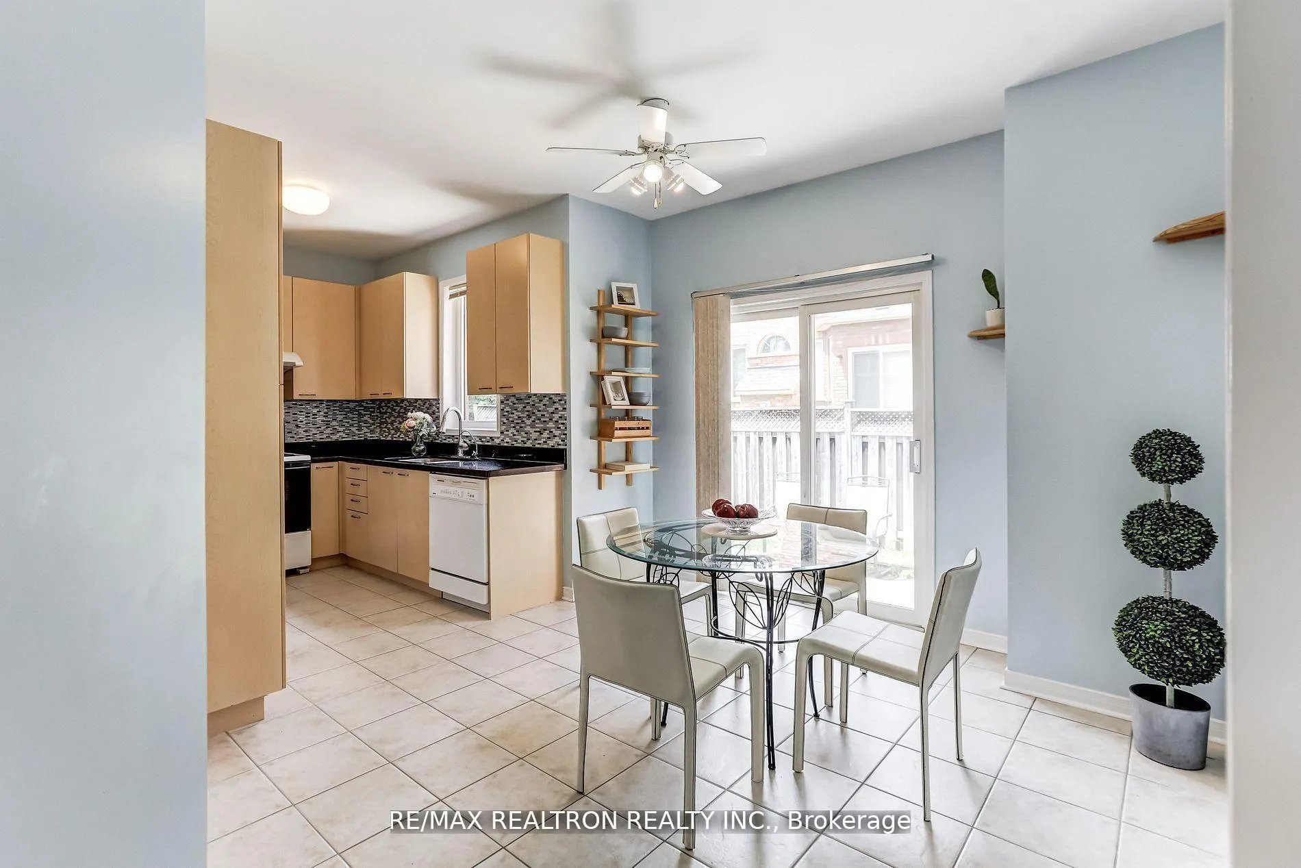 Photo 7 of 61 Manorwood Drive, Markham, Berczy — HOMEH