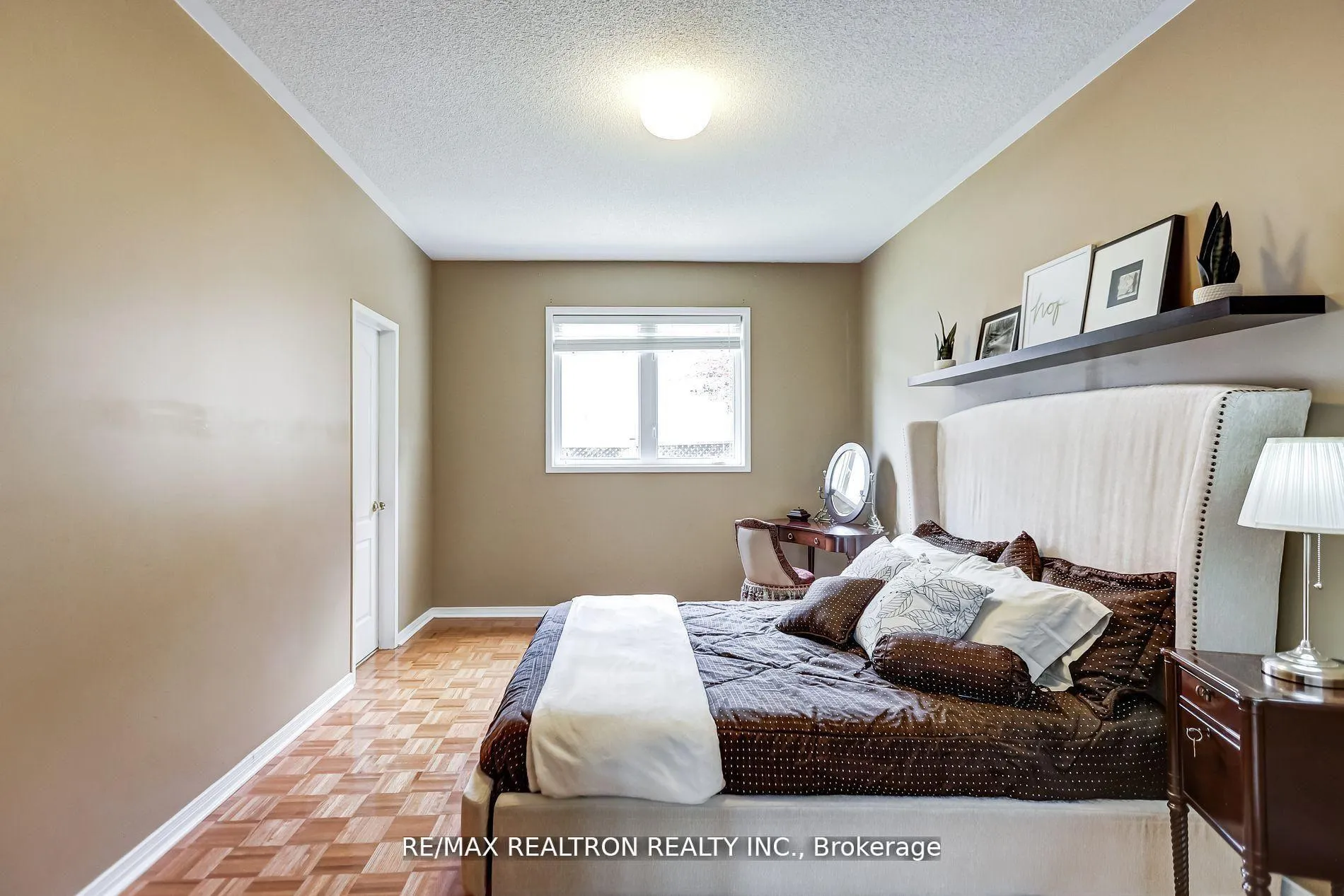 Photo 12 of 61 Manorwood Drive, Markham, Berczy — HOMEH