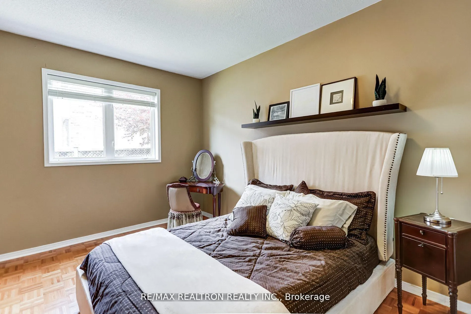 Photo 13 of 61 Manorwood Drive, Markham, Berczy — HOMEH