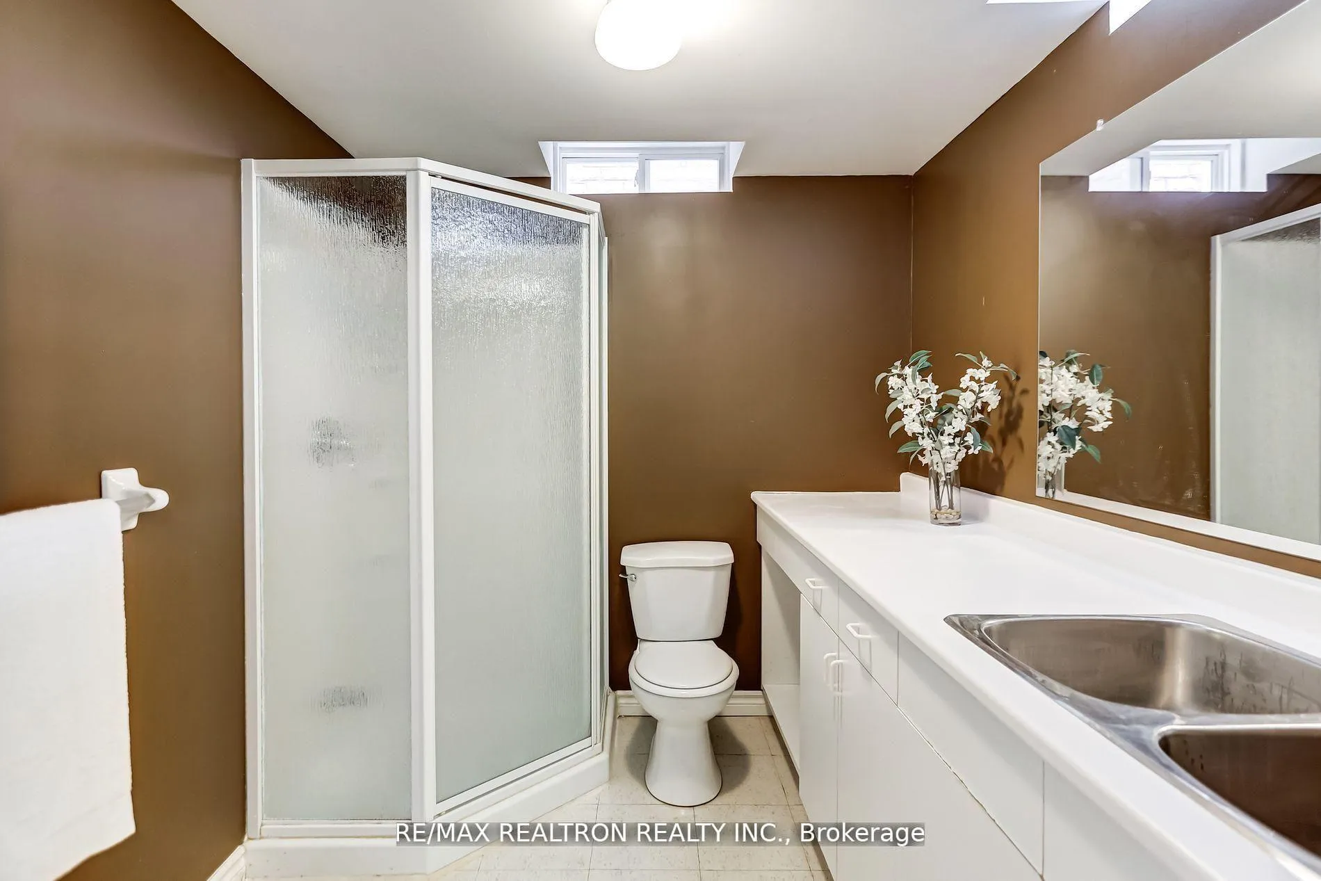Photo 25 of 61 Manorwood Drive, Markham, Berczy — HOMEH