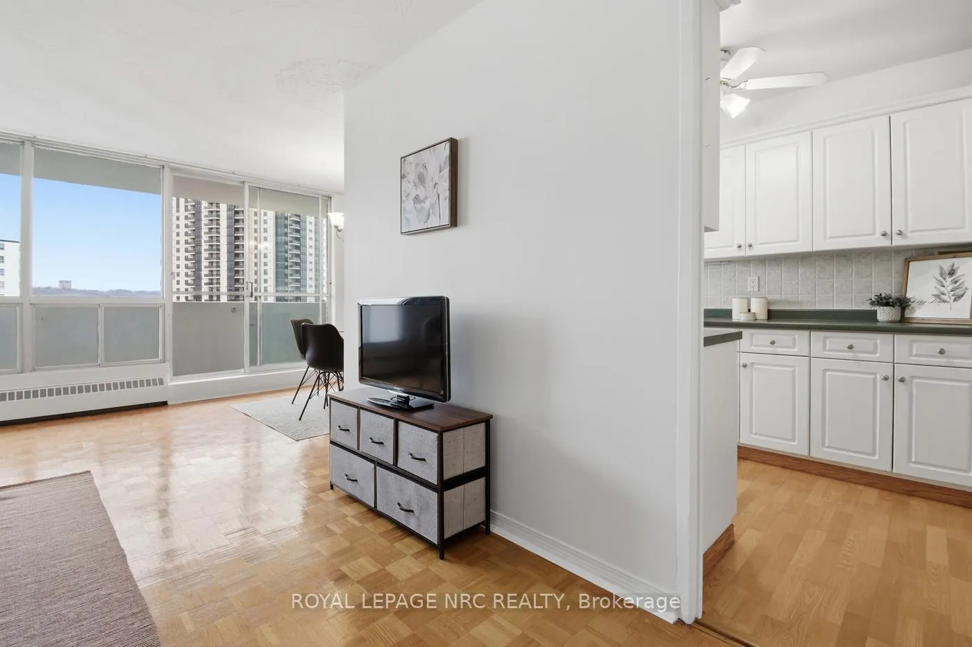 Photo 7 of Unit 708, 15 Towering Heights Boulevard N, St. Catharines, Glendale/Glenridge — HOMEH
