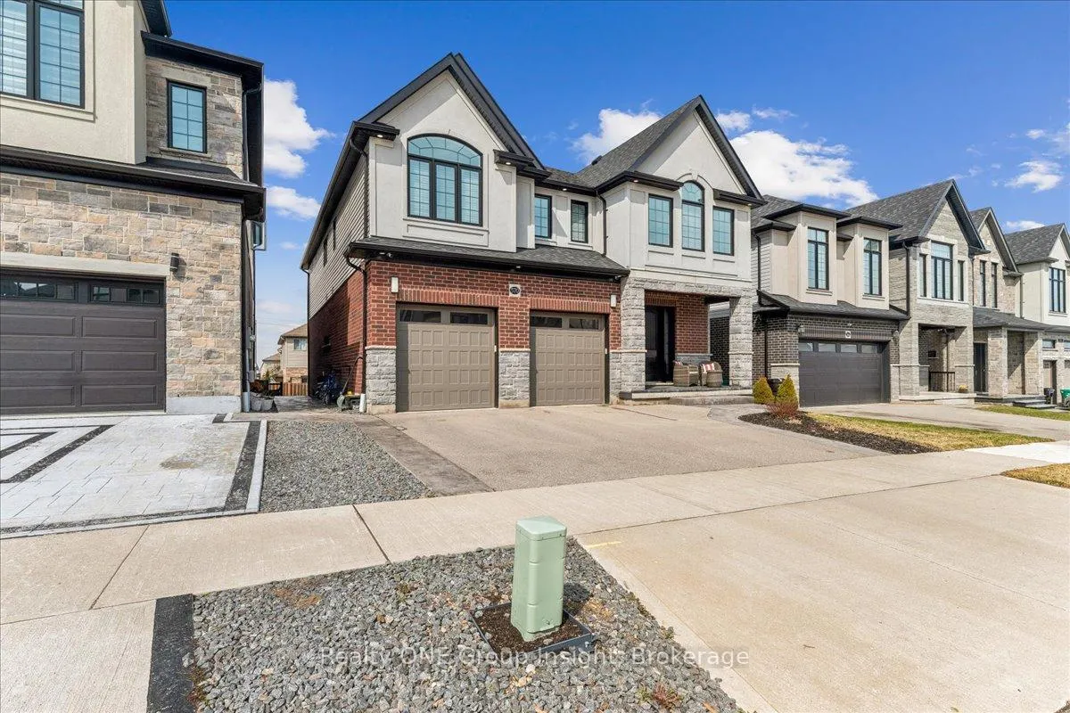 Photo 2 of 570 Bridgemill Crescent, Kitchener, Grand River South — HOMEH
