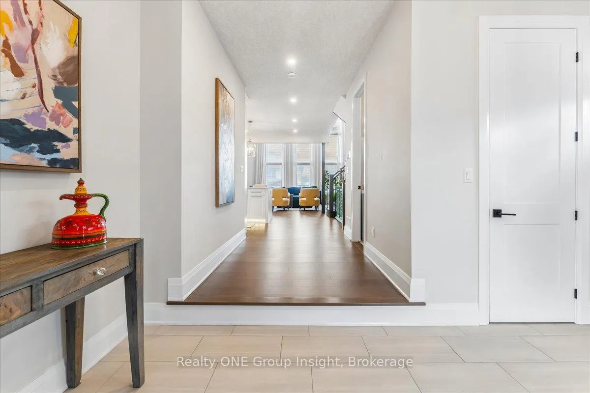 Photo 3 of 570 Bridgemill Crescent, Kitchener, Grand River South — HOMEH
