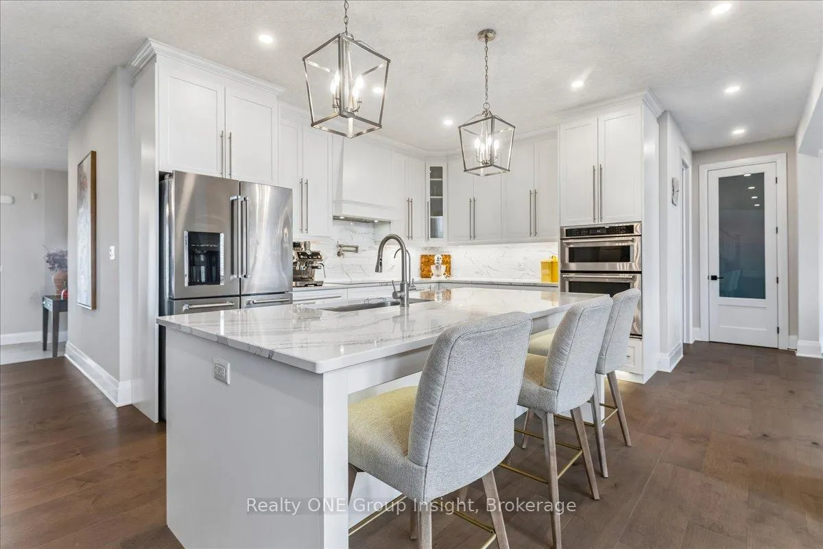 Photo 6 of 570 Bridgemill Crescent, Kitchener, Grand River South — HOMEH
