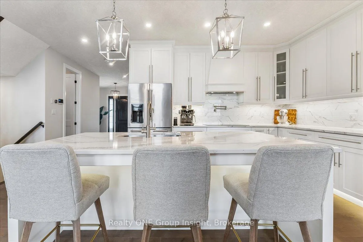 Photo 8 of 570 Bridgemill Crescent, Kitchener, Grand River South — HOMEH
