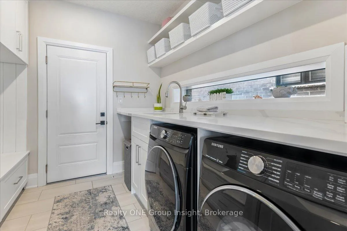 Photo 15 of 570 Bridgemill Crescent, Kitchener, Grand River South — HOMEH
