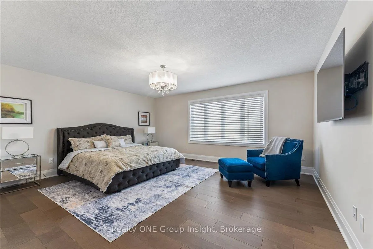 Photo 23 of 570 Bridgemill Crescent, Kitchener, Grand River South — HOMEH