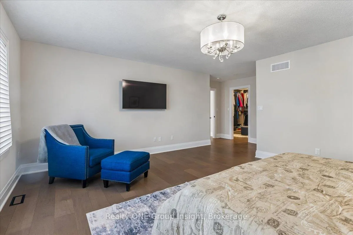 Photo 25 of 570 Bridgemill Crescent, Kitchener, Grand River South — HOMEH