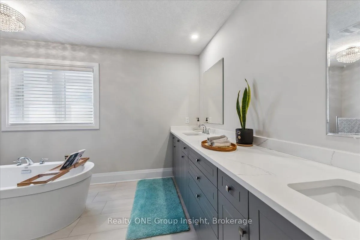 Photo 26 of 570 Bridgemill Crescent, Kitchener, Grand River South — HOMEH