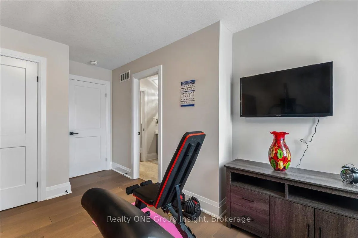 Photo 30 of 570 Bridgemill Crescent, Kitchener, Grand River South — HOMEH