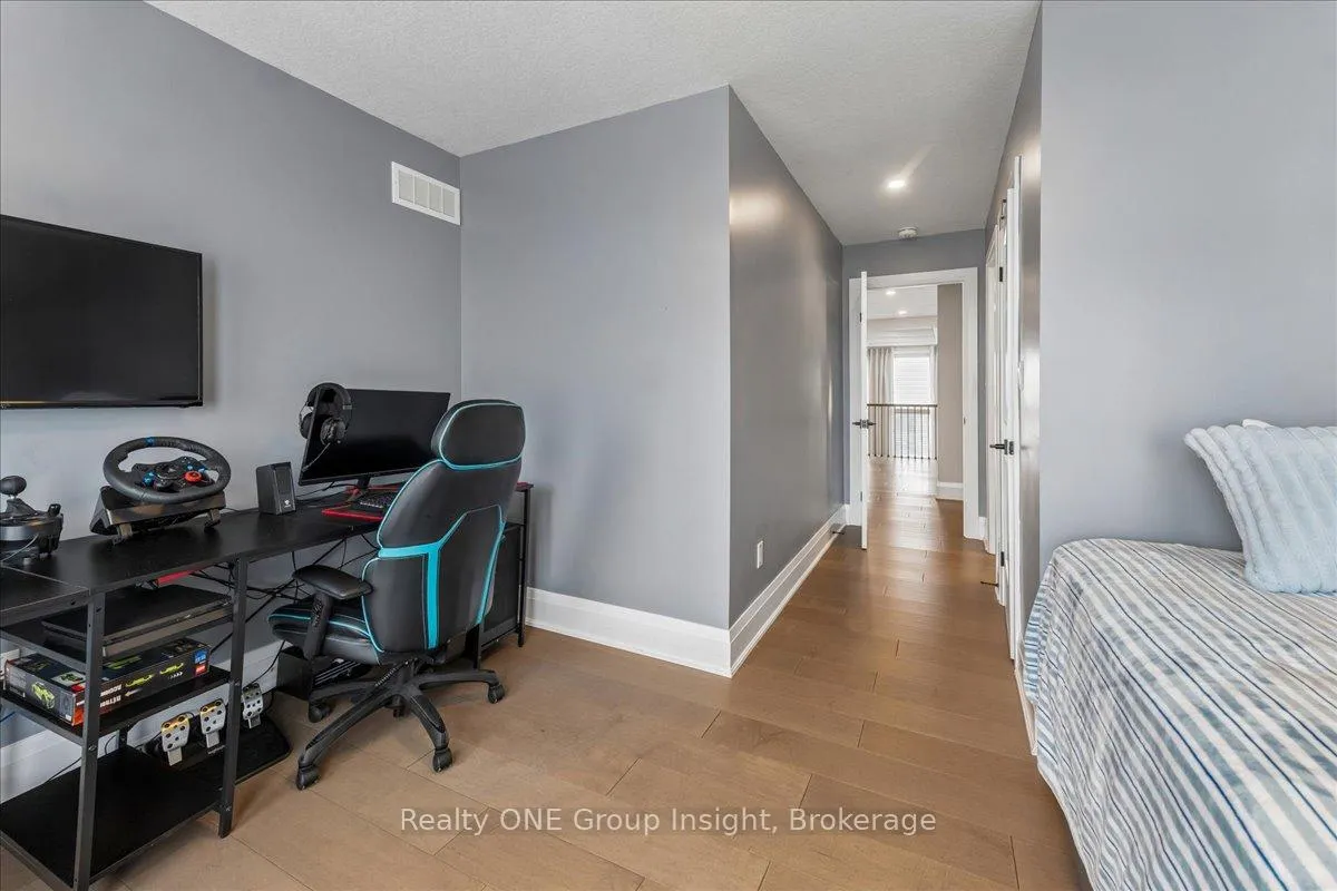 Photo 34 of 570 Bridgemill Crescent, Kitchener, Grand River South — HOMEH