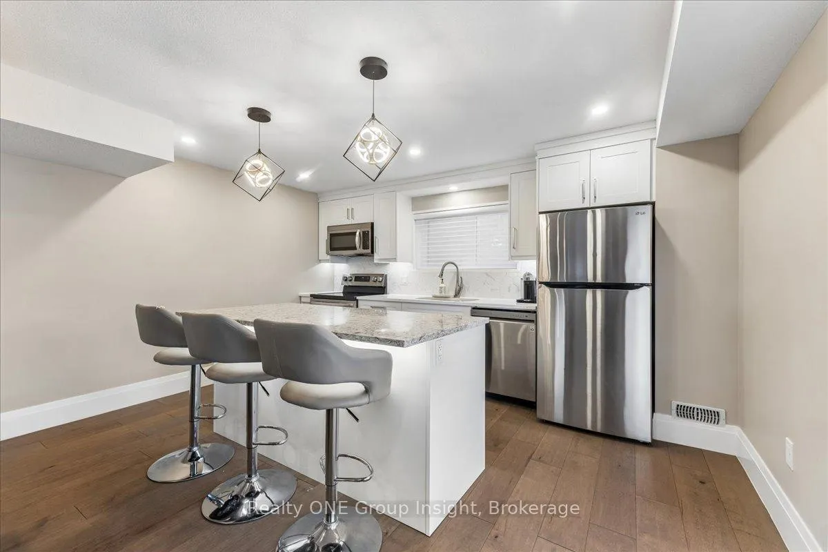 Photo 38 of 570 Bridgemill Crescent, Kitchener, Grand River South — HOMEH