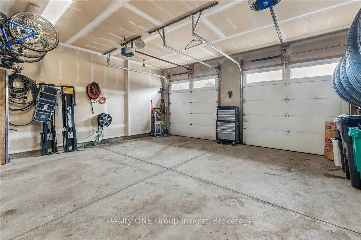 Photo 45 of 570 Bridgemill Crescent, Kitchener, Grand River South — HOMEH
