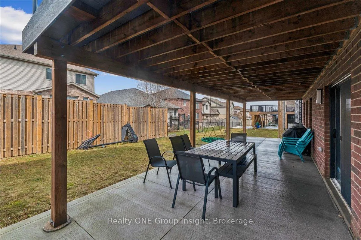 Photo 46 of 570 Bridgemill Crescent, Kitchener, Grand River South — HOMEH